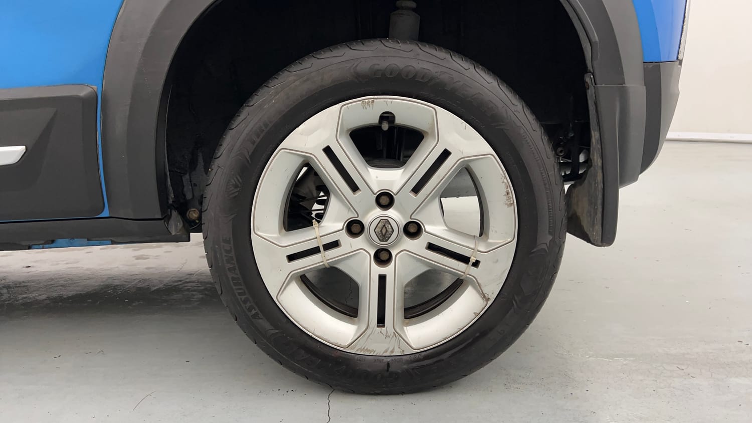 Used 2021 Renault Kiger RXT 1.0 Turbo MT Petrol Manual tyres LEFT REAR TYRE RIM VIEW
