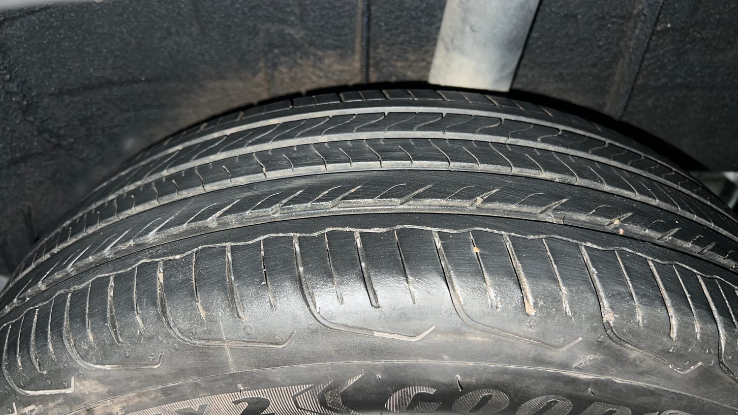 Used 2021 Renault Kiger RXT 1.0 Turbo MT Petrol Manual tyres LEFT REAR TYRE TREAD VIEW