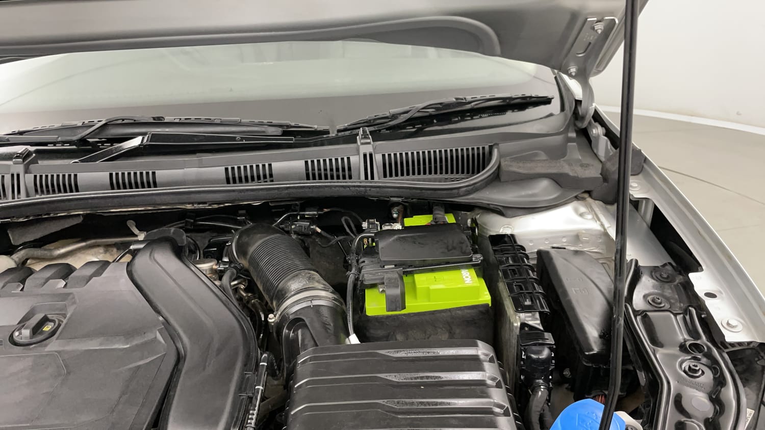 Used 2022 Volkswagen Virtus GT Plus 1.5 TSI EVO DSG Petrol Automatic engine ENGINE LEFT SIDE HINGE & APRON VIEW