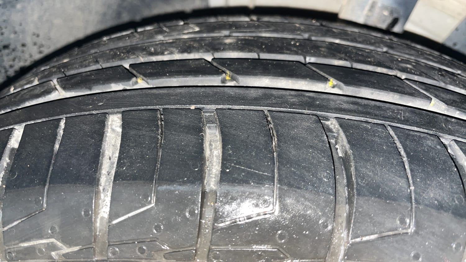Used 2022 Volkswagen Virtus GT Plus 1.5 TSI EVO DSG Petrol Automatic tyres RIGHT FRONT TYRE TREAD VIEW