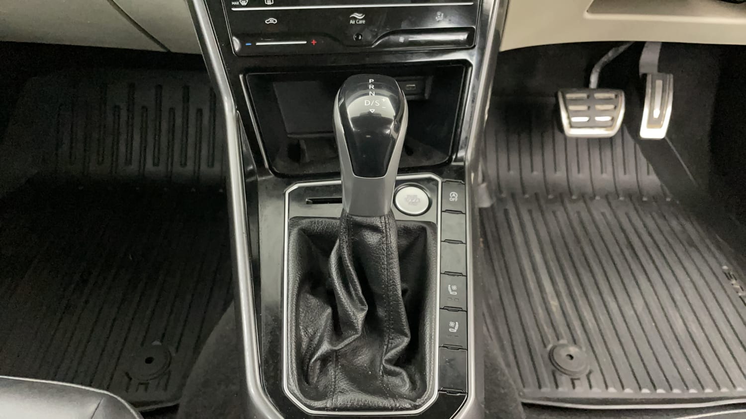 Used 2022 Volkswagen Virtus GT Plus 1.5 TSI EVO DSG Petrol Automatic interior GEAR  KNOB VIEW