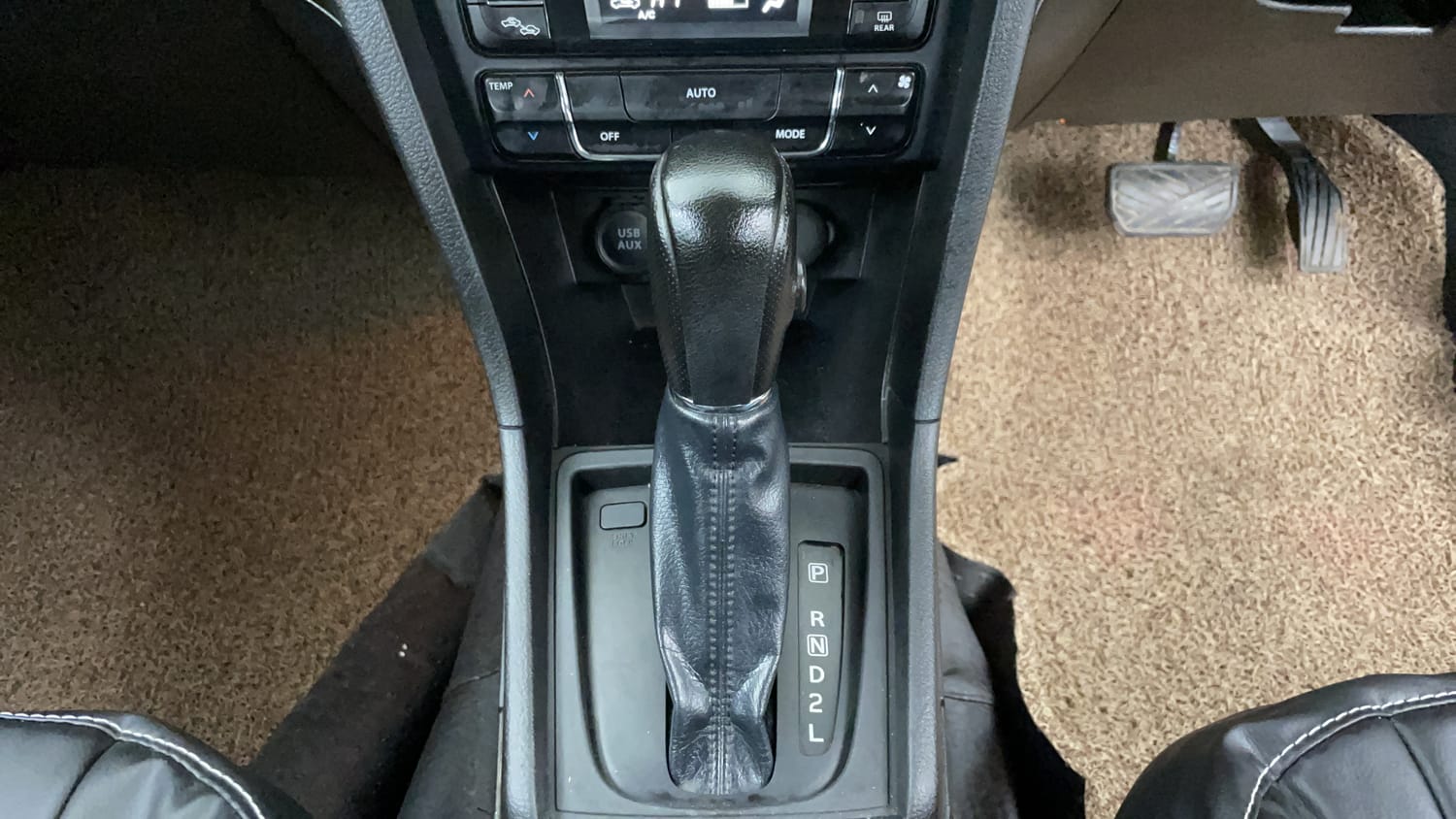 Used 2022 Maruti Suzuki Vitara Brezza ZXi AT SHVS Petrol Automatic interior GEAR  KNOB VIEW