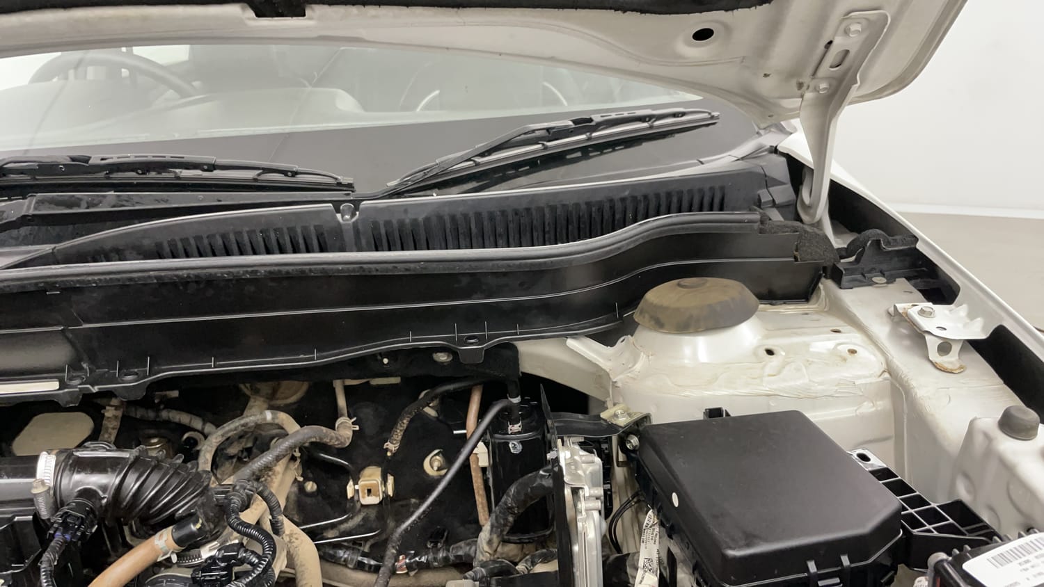 Used 2022 Maruti Suzuki Vitara Brezza ZXi AT SHVS Petrol Automatic engine ENGINE LEFT SIDE HINGE & APRON VIEW