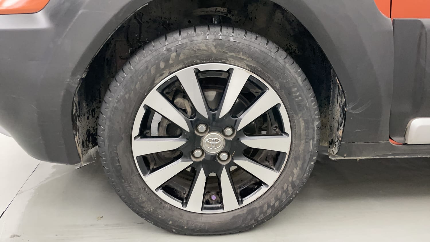 Used 2018 Toyota Etios Cross 1.2 G Petrol Manual tyres LEFT FRONT TYRE RIM VIEW