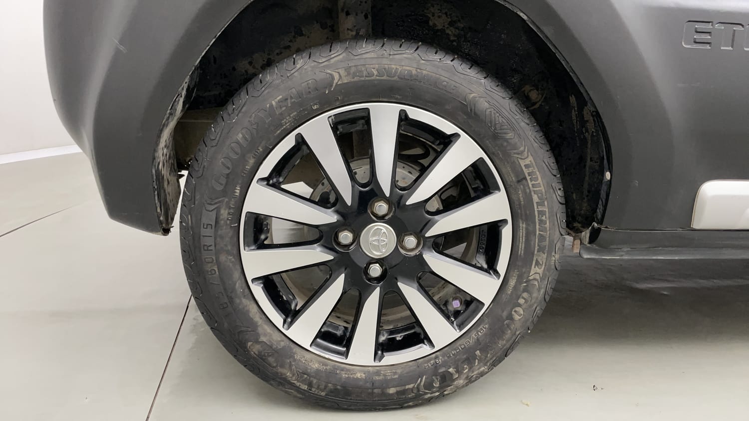 Used 2018 Toyota Etios Cross 1.2 G Petrol Manual tyres RIGHT REAR TYRE RIM VIEW