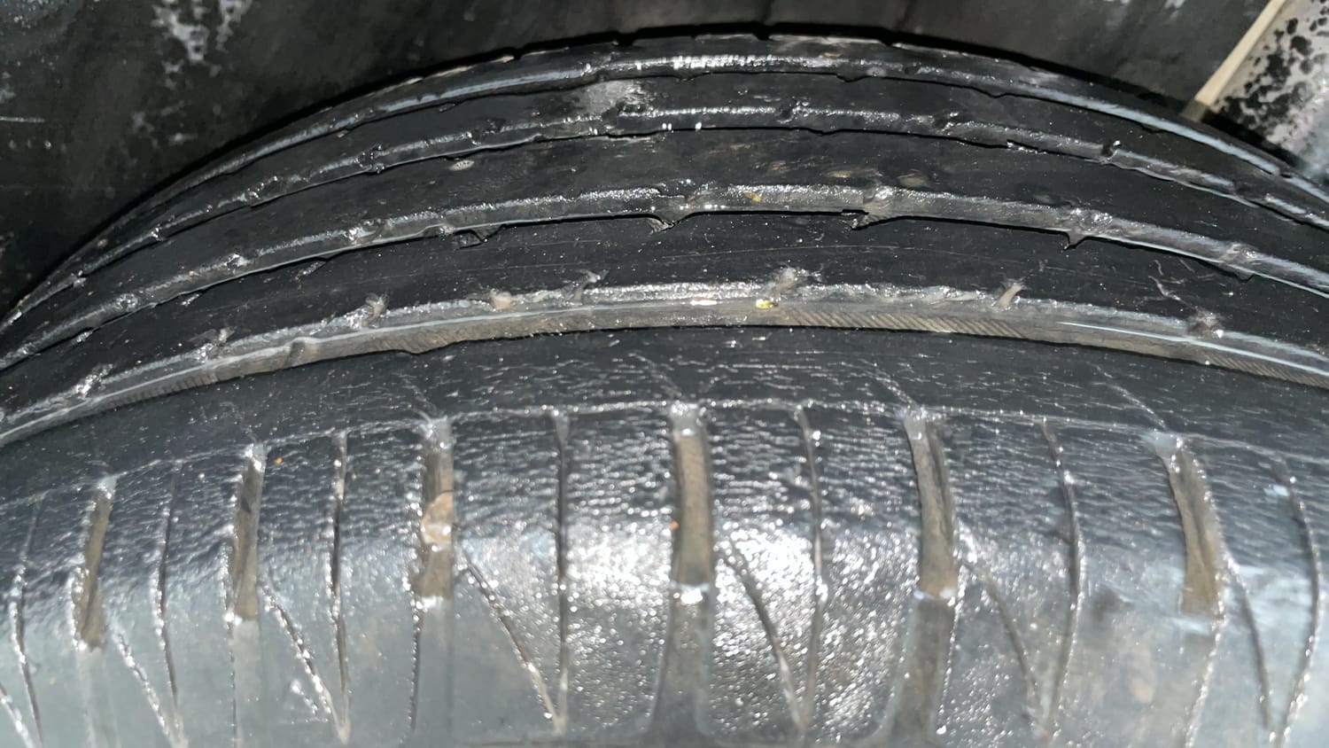Used 2022 Maruti Suzuki Vitara Brezza ZXi AT SHVS Petrol Automatic tyres LEFT REAR TYRE TREAD VIEW
