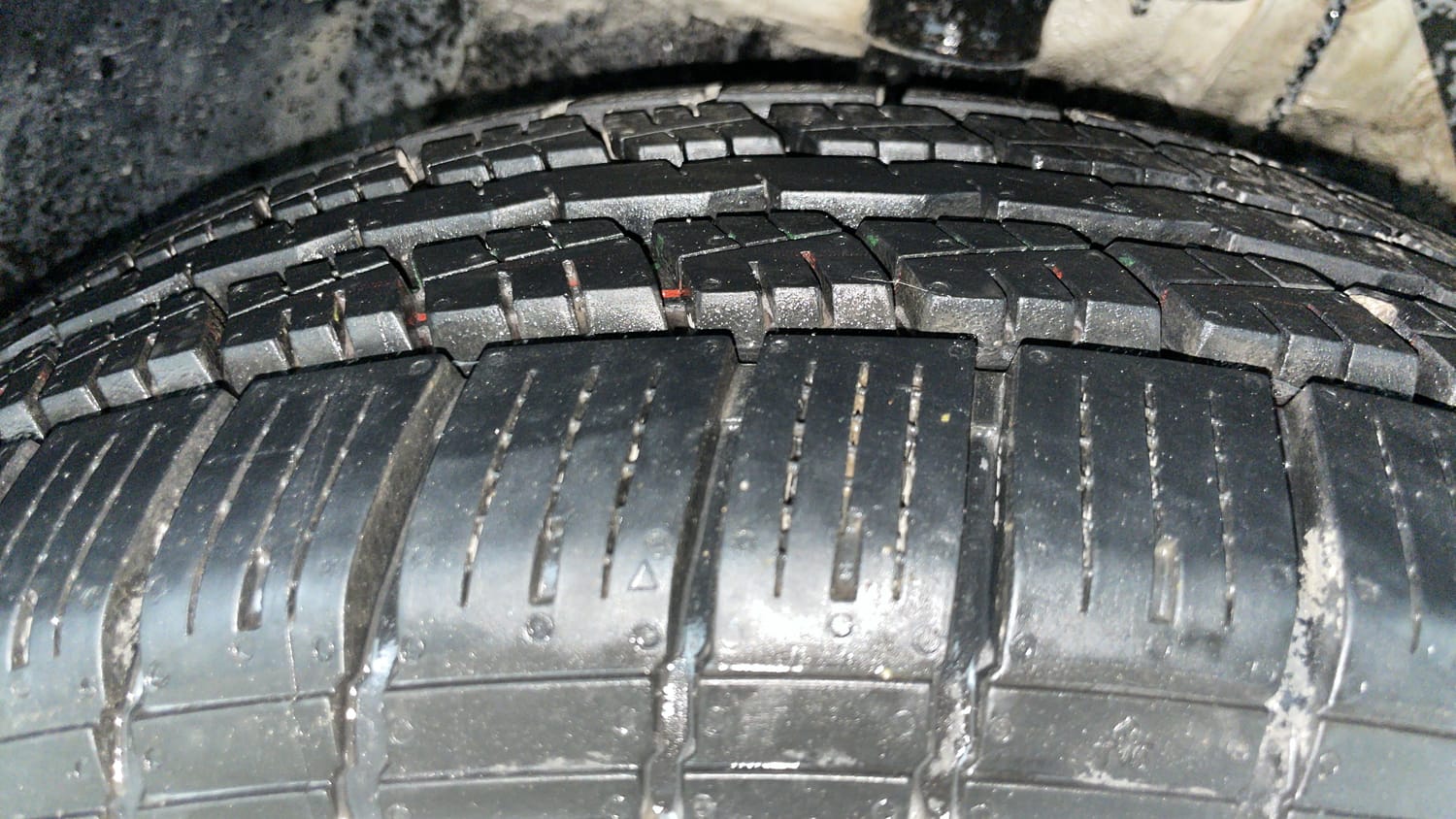 Used 2022 Maruti Suzuki Vitara Brezza ZXi AT SHVS Petrol Automatic tyres RIGHT FRONT TYRE TREAD VIEW