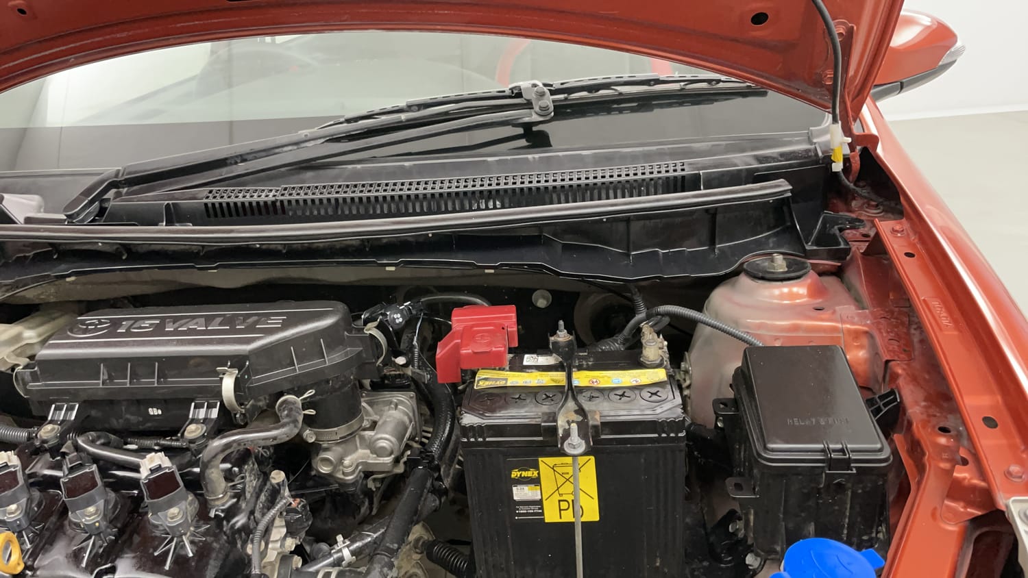 Used 2018 Toyota Etios Cross 1.2 G Petrol Manual engine ENGINE LEFT SIDE HINGE & APRON VIEW