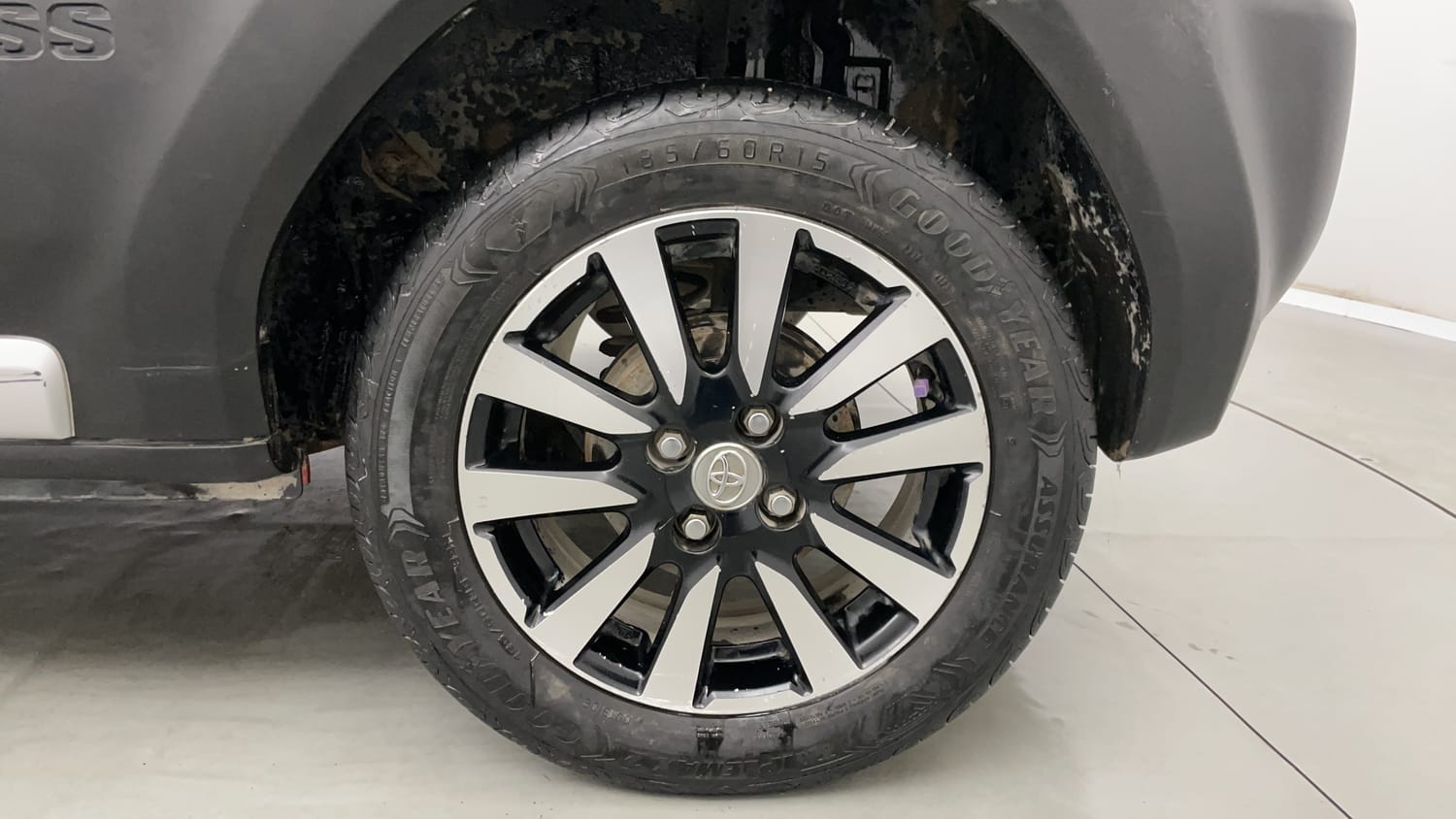 Used 2018 Toyota Etios Cross 1.2 G Petrol Manual tyres LEFT REAR TYRE RIM VIEW