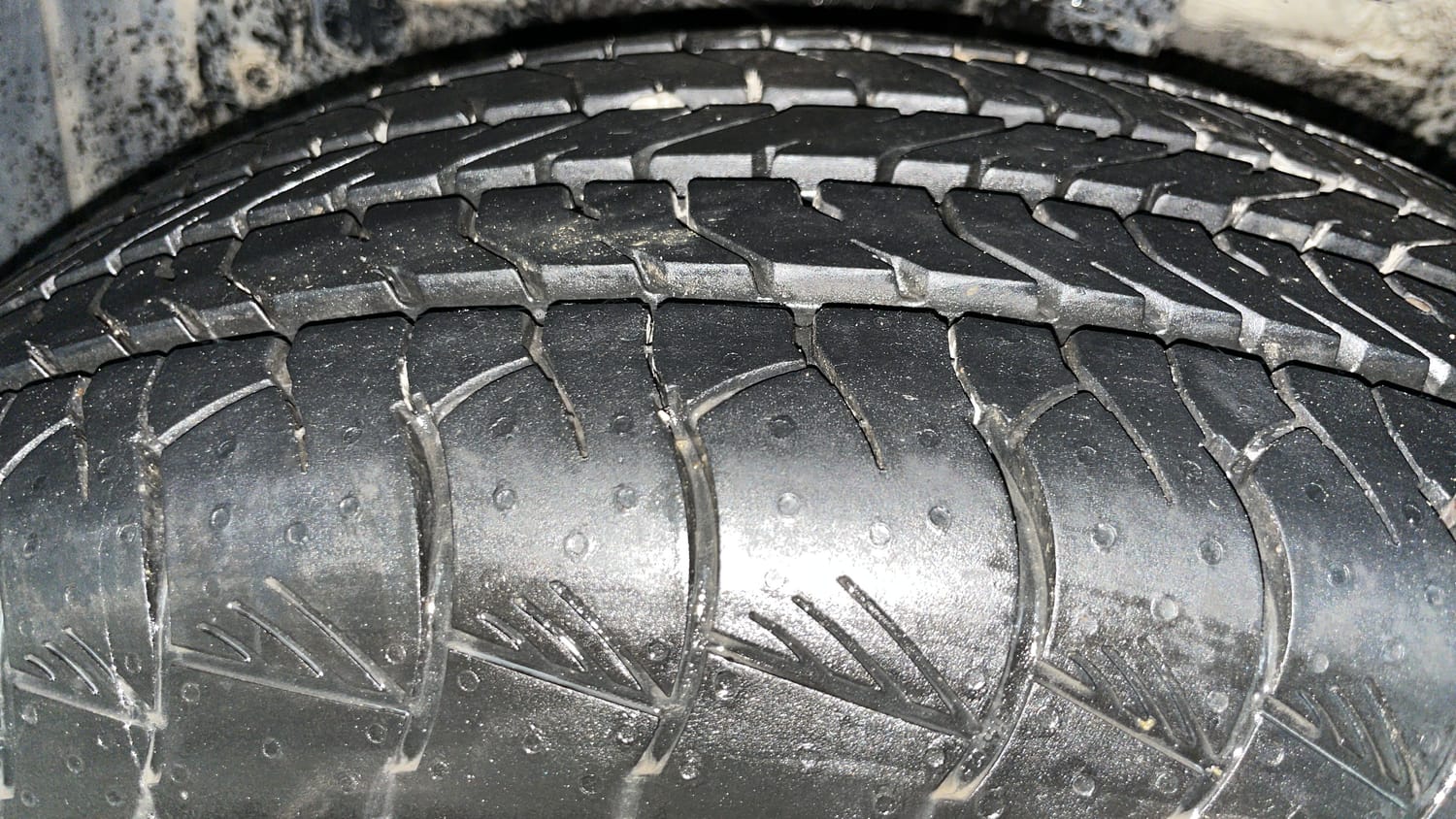 Used 2022 Maruti Suzuki Vitara Brezza ZXi AT SHVS Petrol Automatic tyres LEFT FRONT TYRE TREAD VIEW