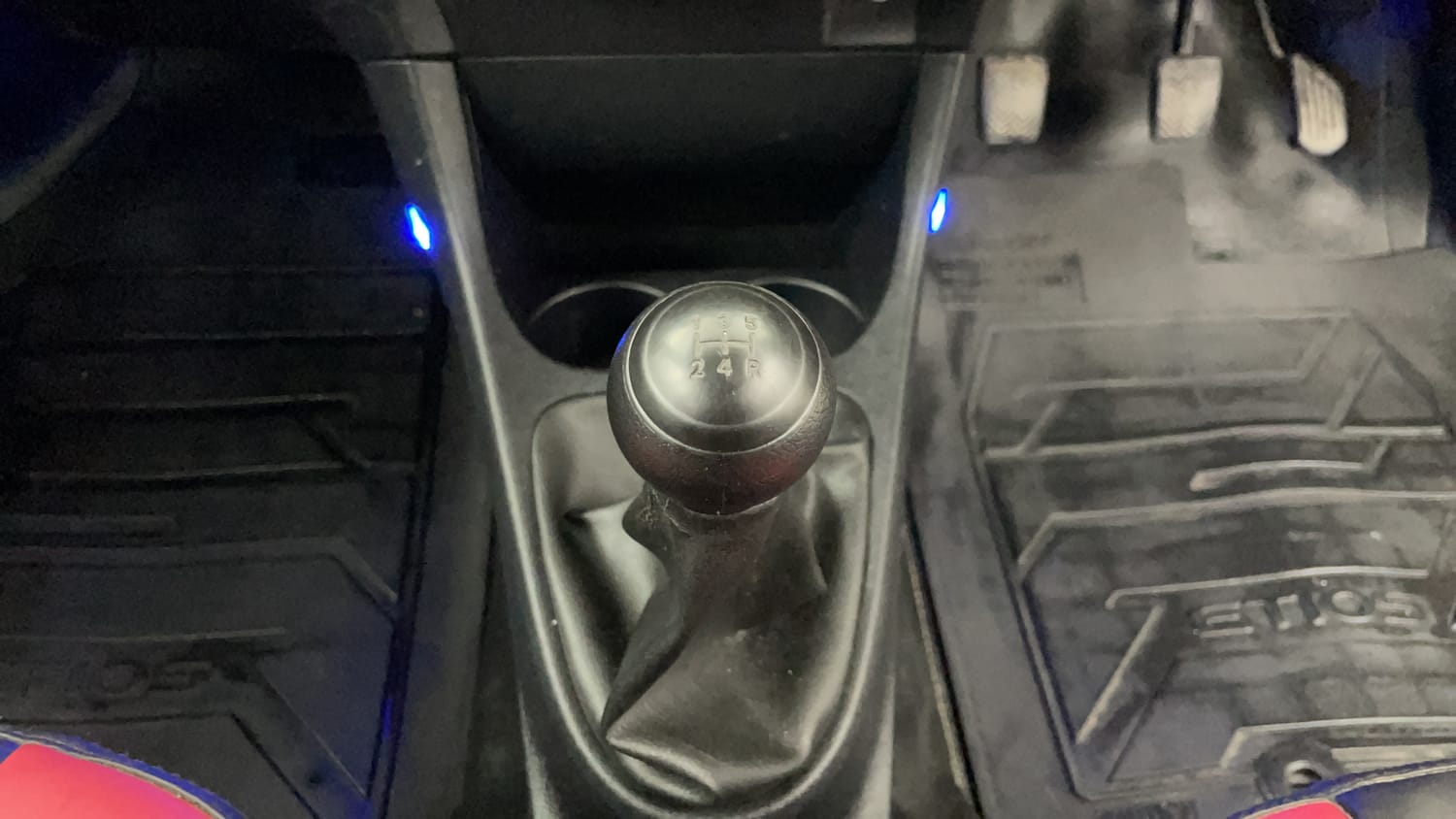 Used 2018 Toyota Etios Cross 1.2 G Petrol Manual interior GEAR  KNOB VIEW