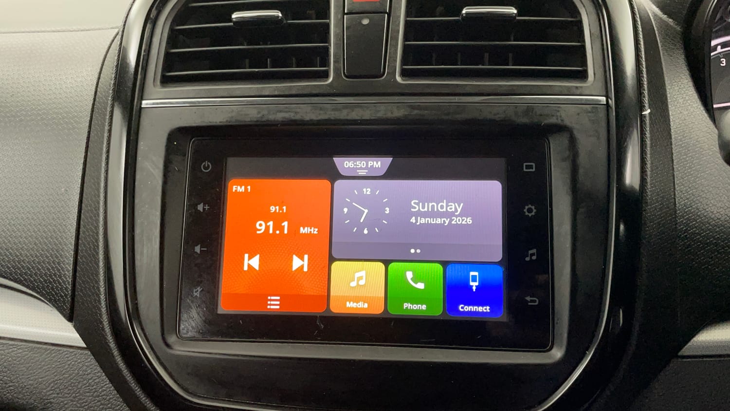 Used 2022 Maruti Suzuki Vitara Brezza ZXi AT SHVS Petrol Automatic top_features Integrated (in-dash) music system