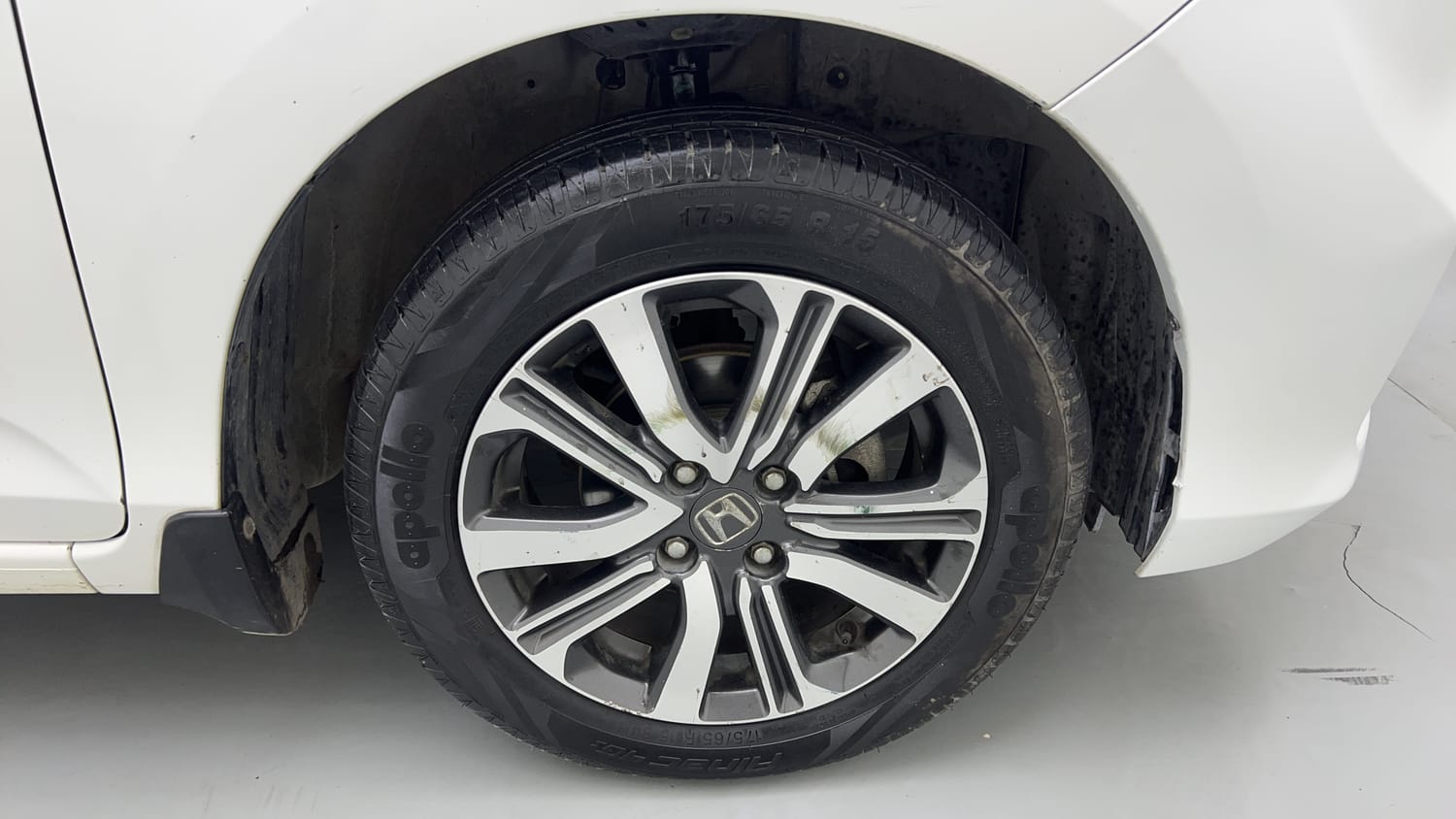 Used 2024 Honda Amaze VX 1.2 Petrol CVT Petrol Automatic tyres RIGHT FRONT TYRE RIM VIEW
