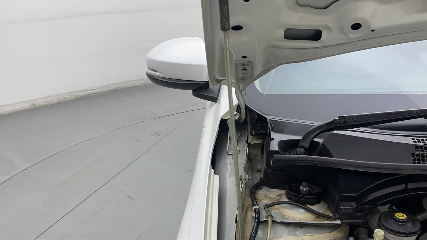 Used 2024 Honda Amaze VX 1.2 Petrol CVT Petrol Automatic engine ENGINE RIGHT SIDE HINGE & APRON VIEW