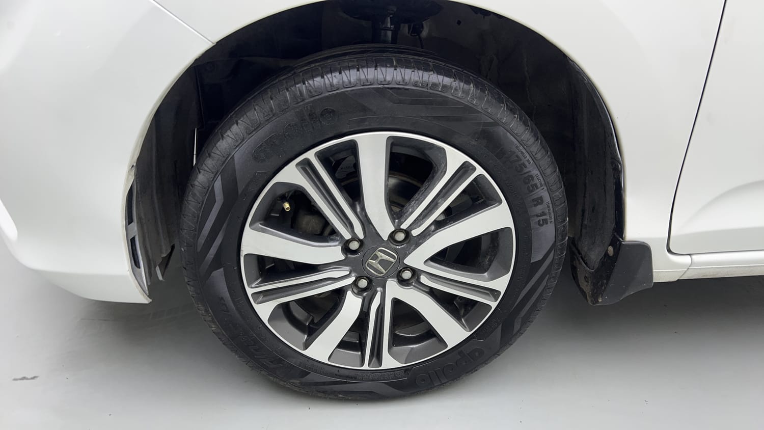 Used 2024 Honda Amaze VX 1.2 Petrol CVT Petrol Automatic tyres LEFT FRONT TYRE RIM VIEW