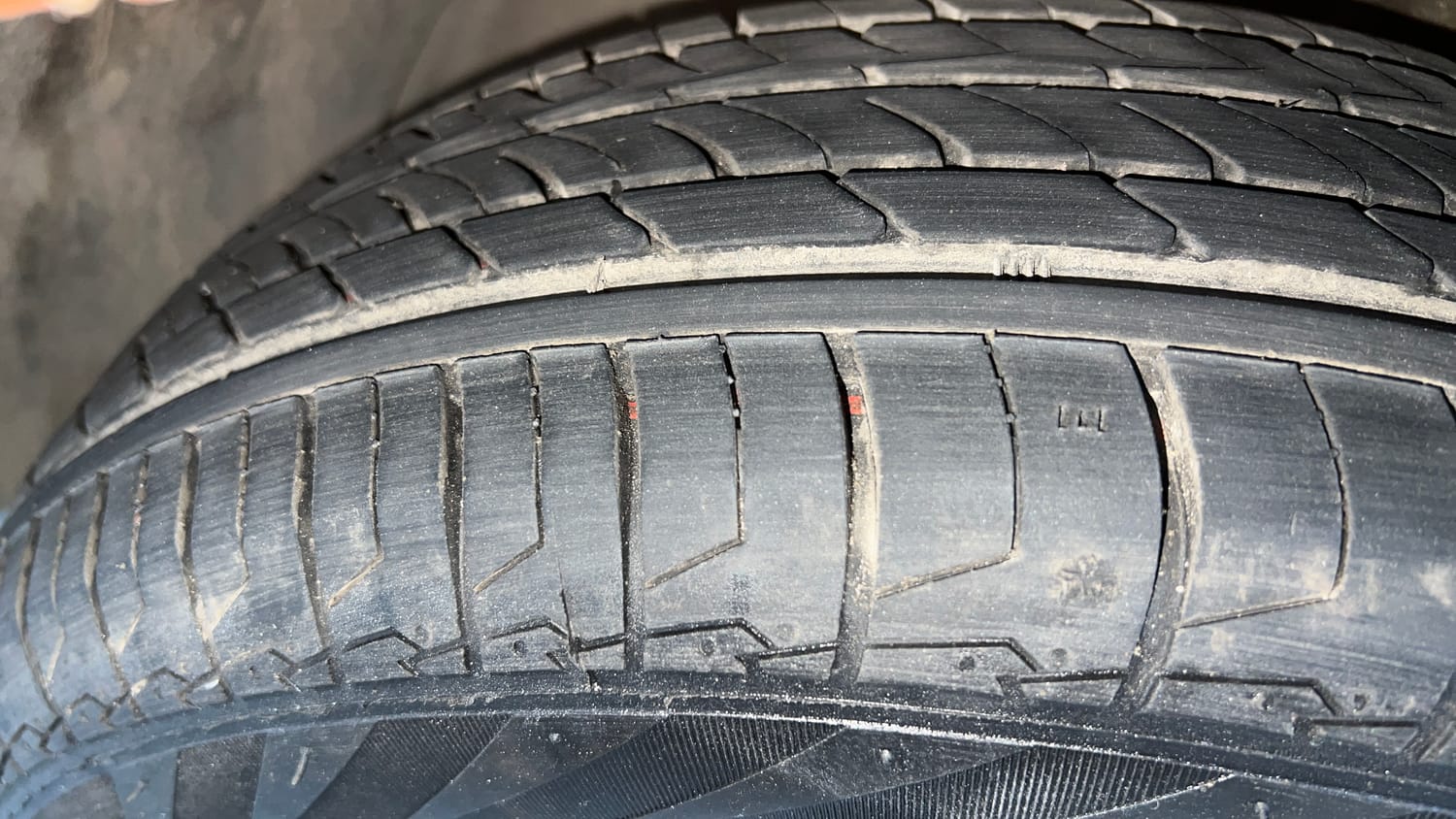 Used 2016 Tata Tiago Revotron XT Petrol Manual tyres LEFT FRONT TYRE TREAD VIEW