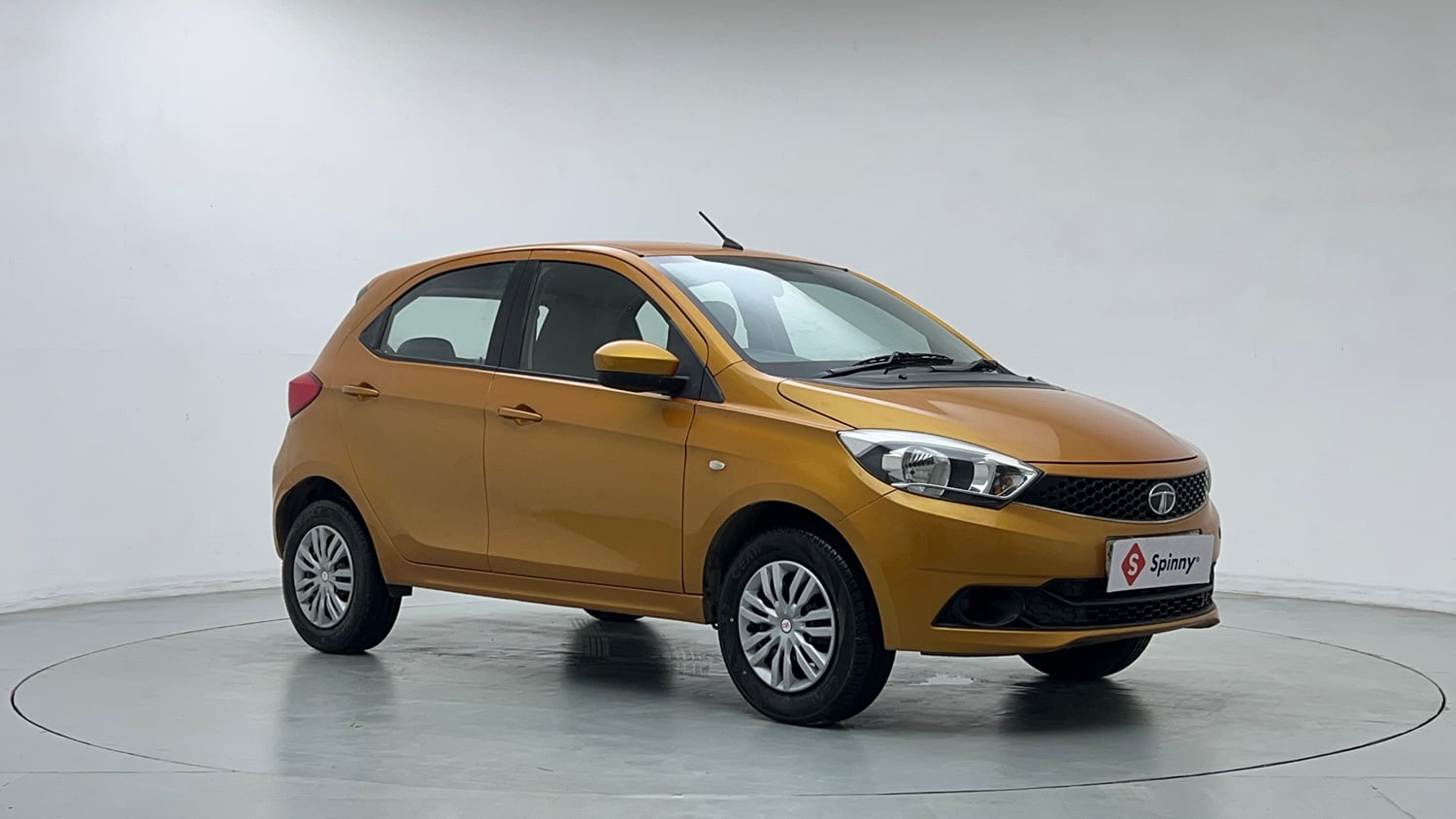 Used 2016 Tata Tiago Revotron XT Petrol Manual exterior RIGHT FRONT CORNER VIEW