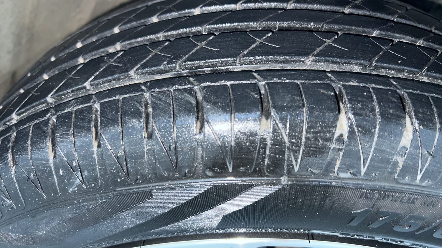 Used 2024 Honda Amaze VX 1.2 Petrol CVT Petrol Automatic tyres RIGHT FRONT TYRE TREAD VIEW