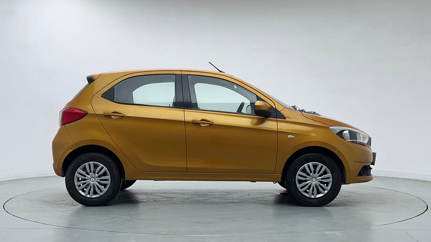 Used 2016 Tata Tiago Revotron XT Petrol Manual exterior RIGHT SIDE VIEW