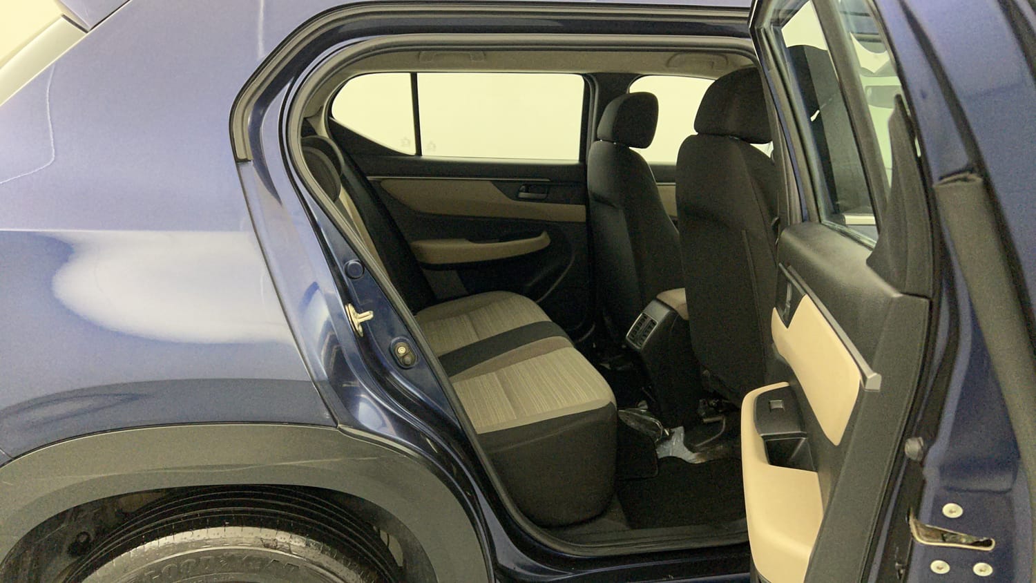 Used 2024 Honda Elevate V MT Petrol Manual interior RIGHT SIDE REAR DOOR CABIN VIEW