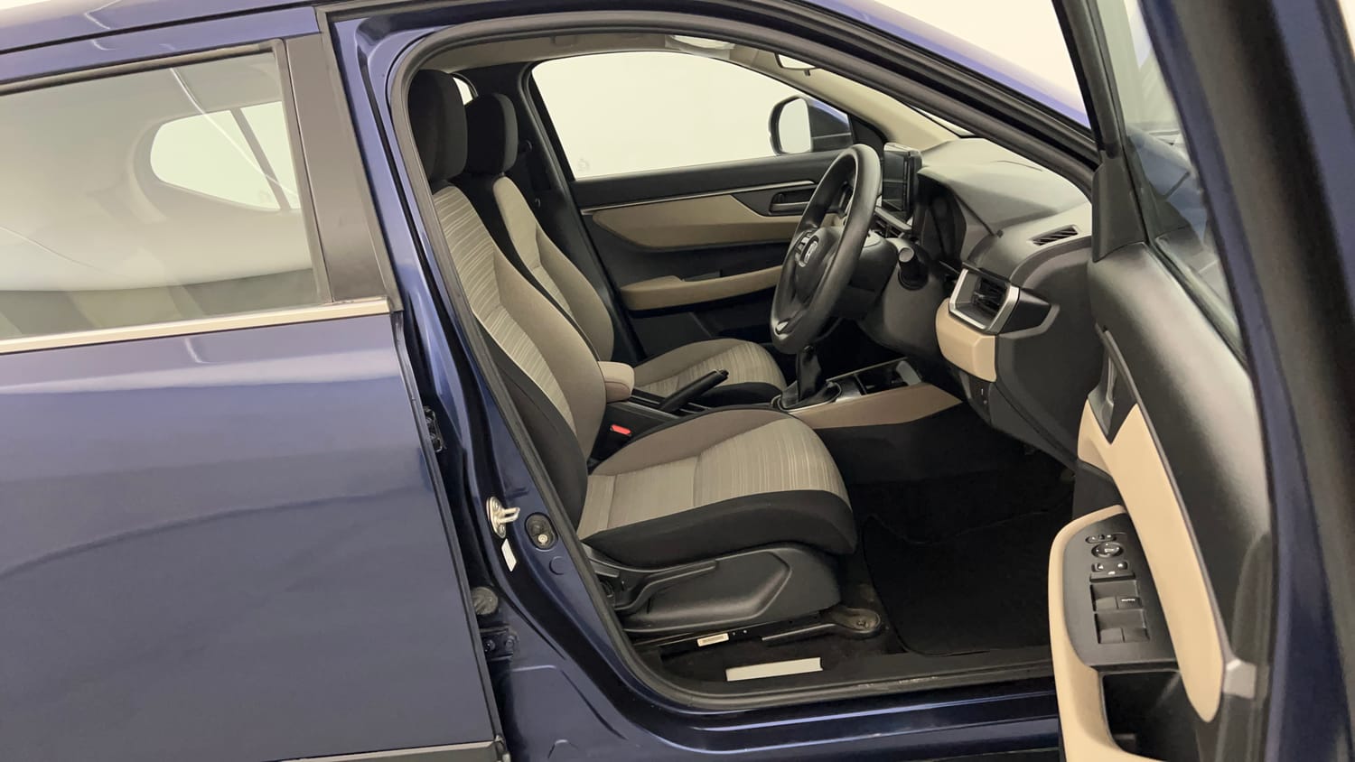 Used 2024 Honda Elevate V MT Petrol Manual interior RIGHT SIDE FRONT DOOR CABIN VIEW