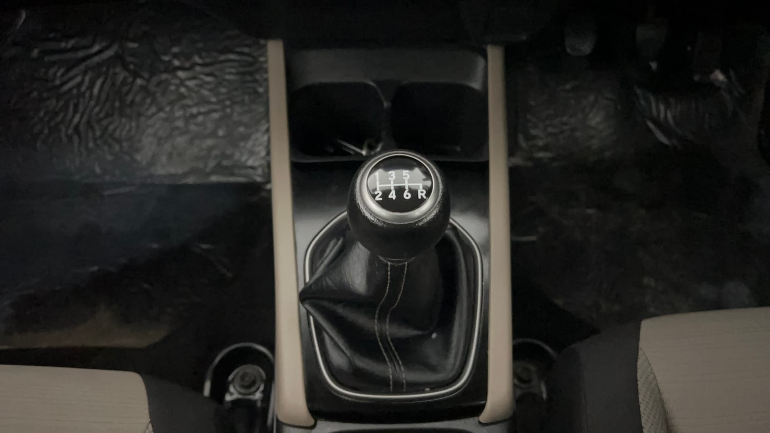 Used 2024 Honda Elevate V MT Petrol Manual interior GEAR  KNOB VIEW