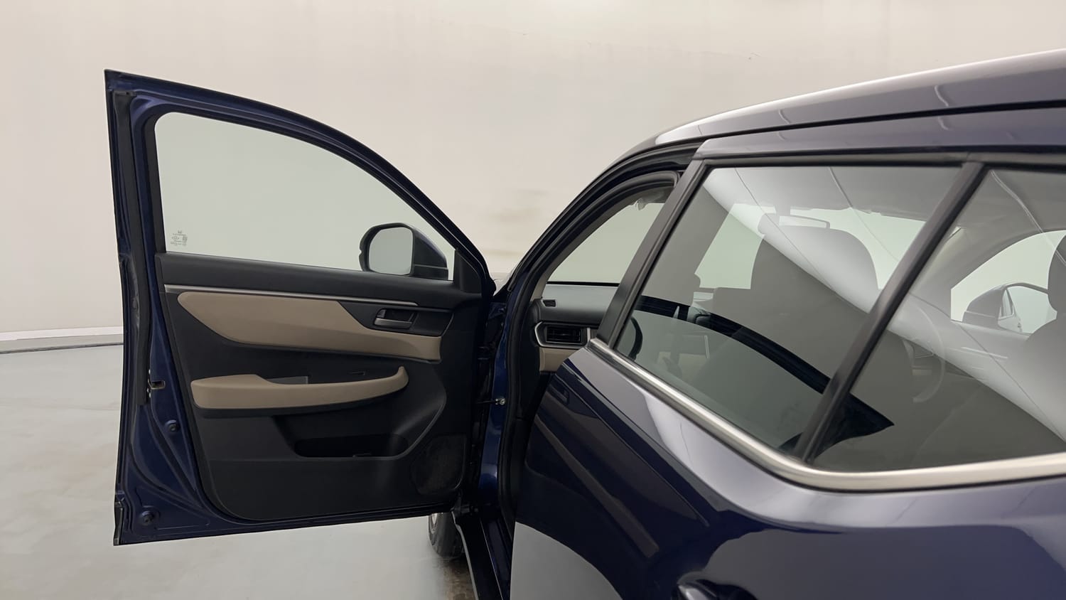 Used 2024 Honda Elevate V MT Petrol Manual interior LEFT FRONT DOOR OPEN VIEW