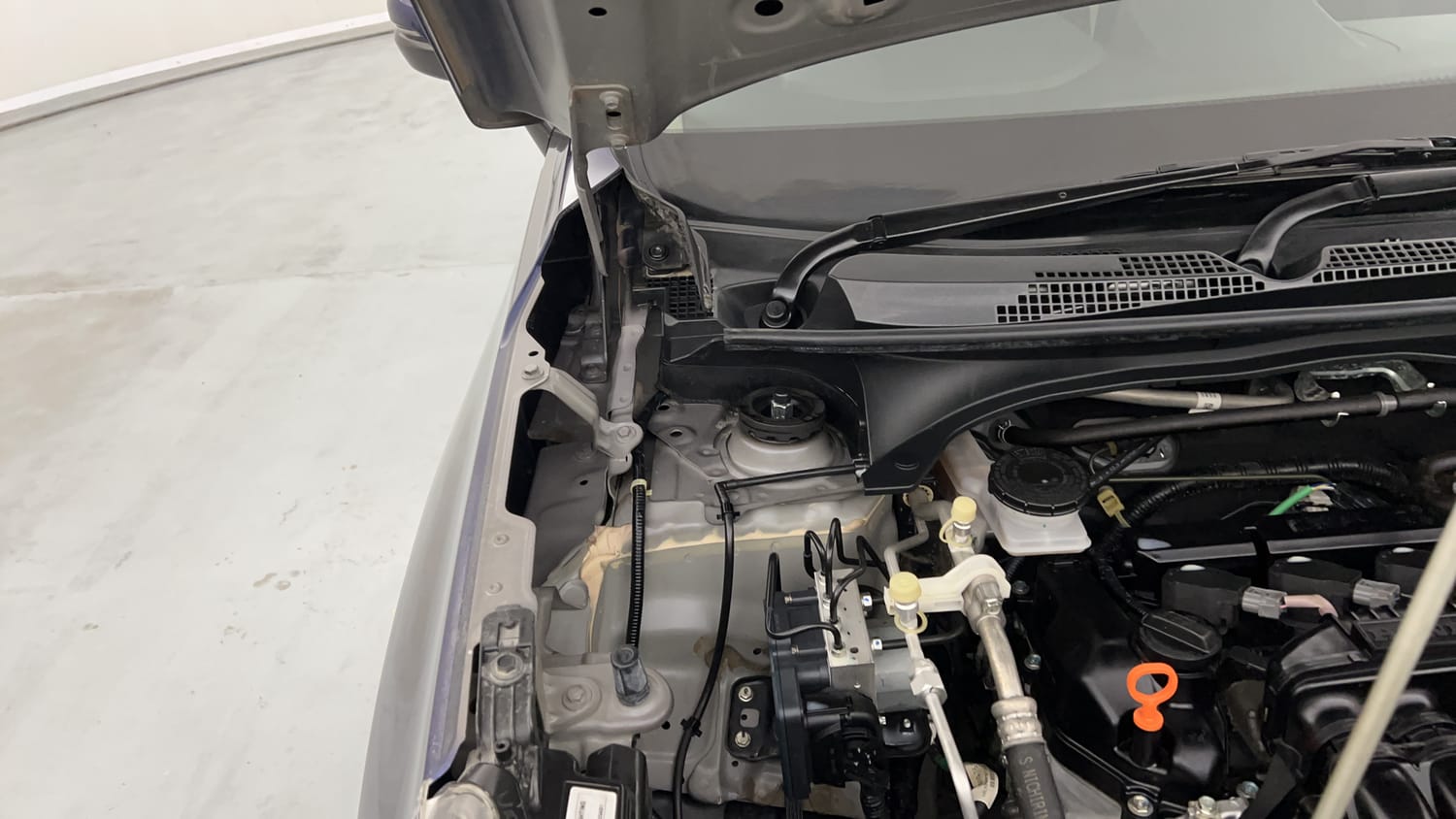 Used 2024 Honda Elevate V MT Petrol Manual engine ENGINE RIGHT SIDE HINGE & APRON VIEW
