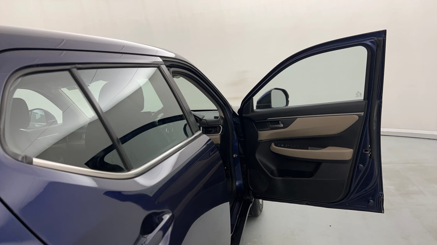 Used 2024 Honda Elevate V MT Petrol Manual interior RIGHT FRONT DOOR OPEN VIEW