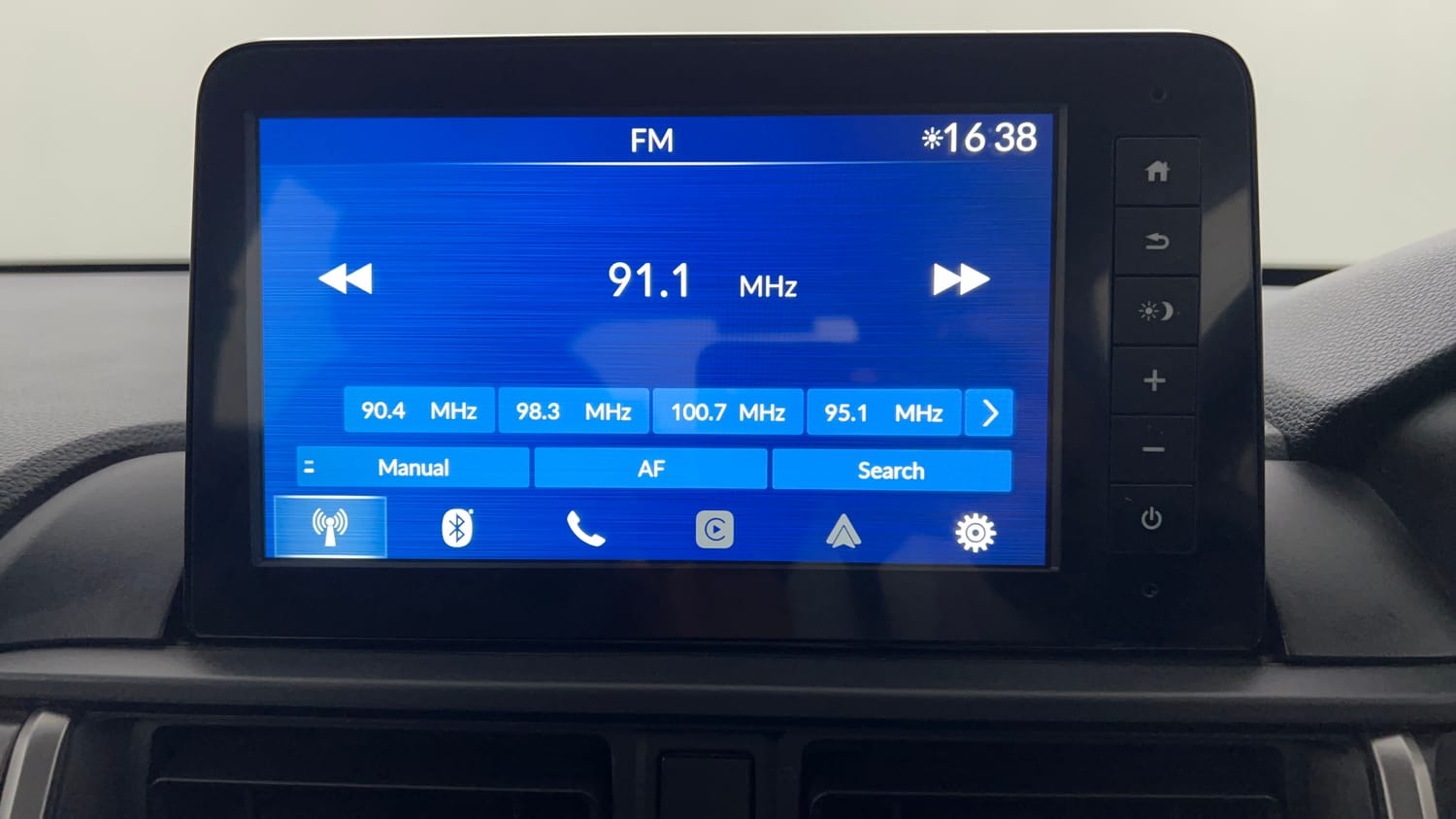 Used 2024 Honda Elevate V MT Petrol Manual top_features Touch screen infotainment system