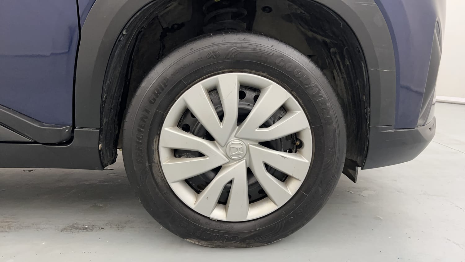 Used 2024 Honda Elevate V MT Petrol Manual tyres RIGHT FRONT TYRE RIM VIEW