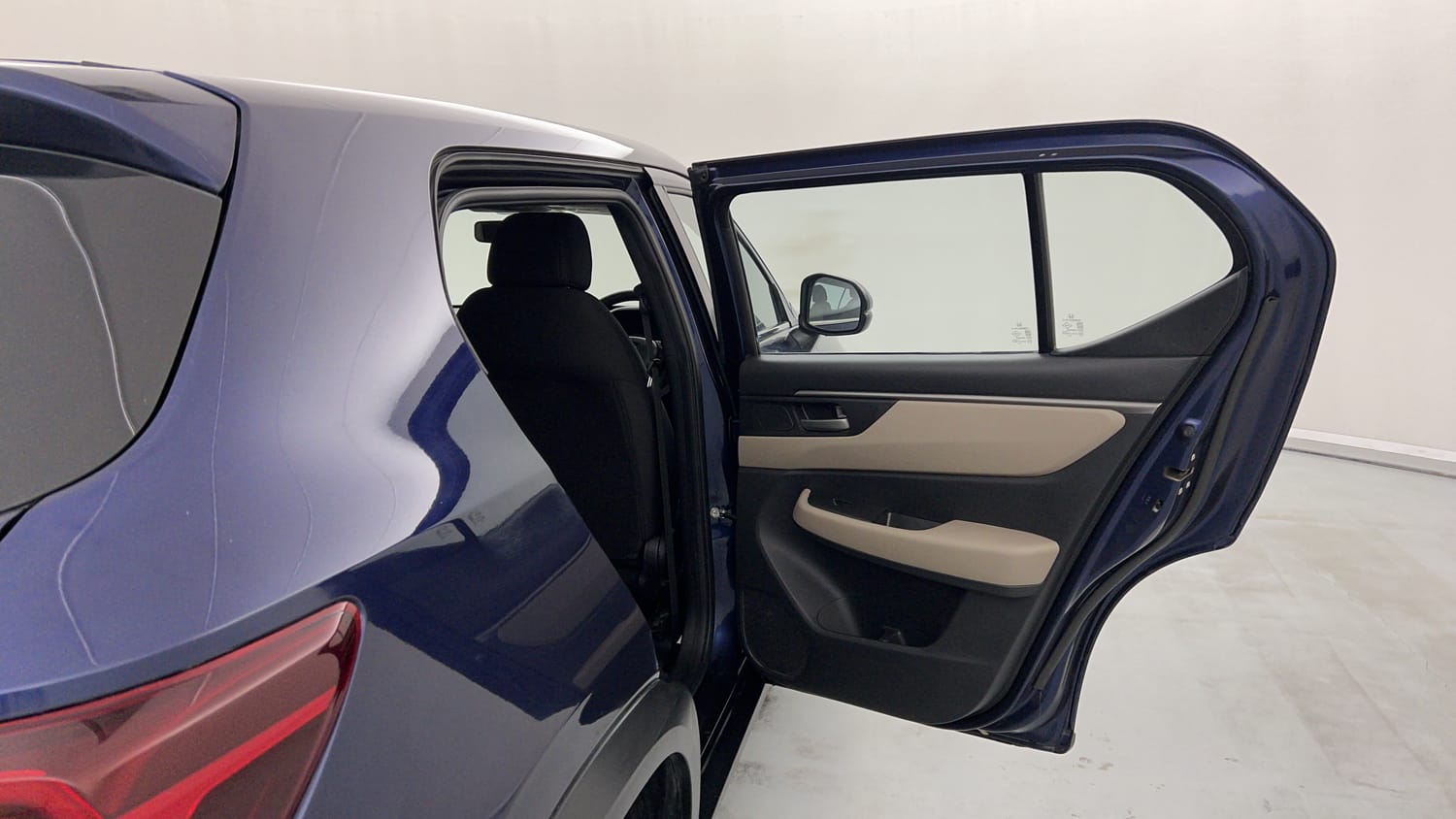 Used 2024 Honda Elevate V MT Petrol Manual interior RIGHT REAR DOOR OPEN VIEW