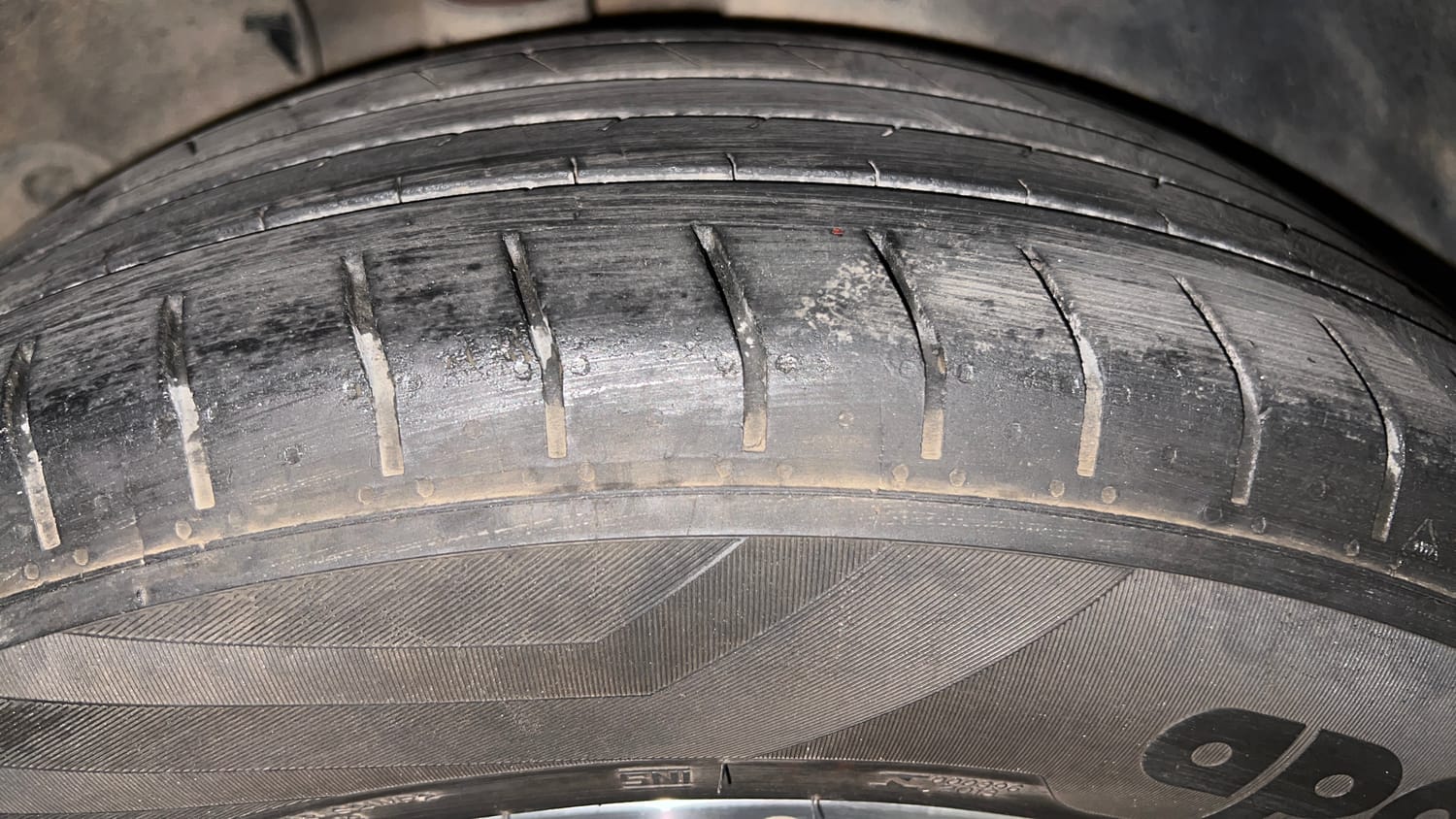 Used 2023 Hyundai Creta SX (O) 1.5 Diesel Automatic Diesel Automatic tyres RIGHT REAR TYRE TREAD VIEW