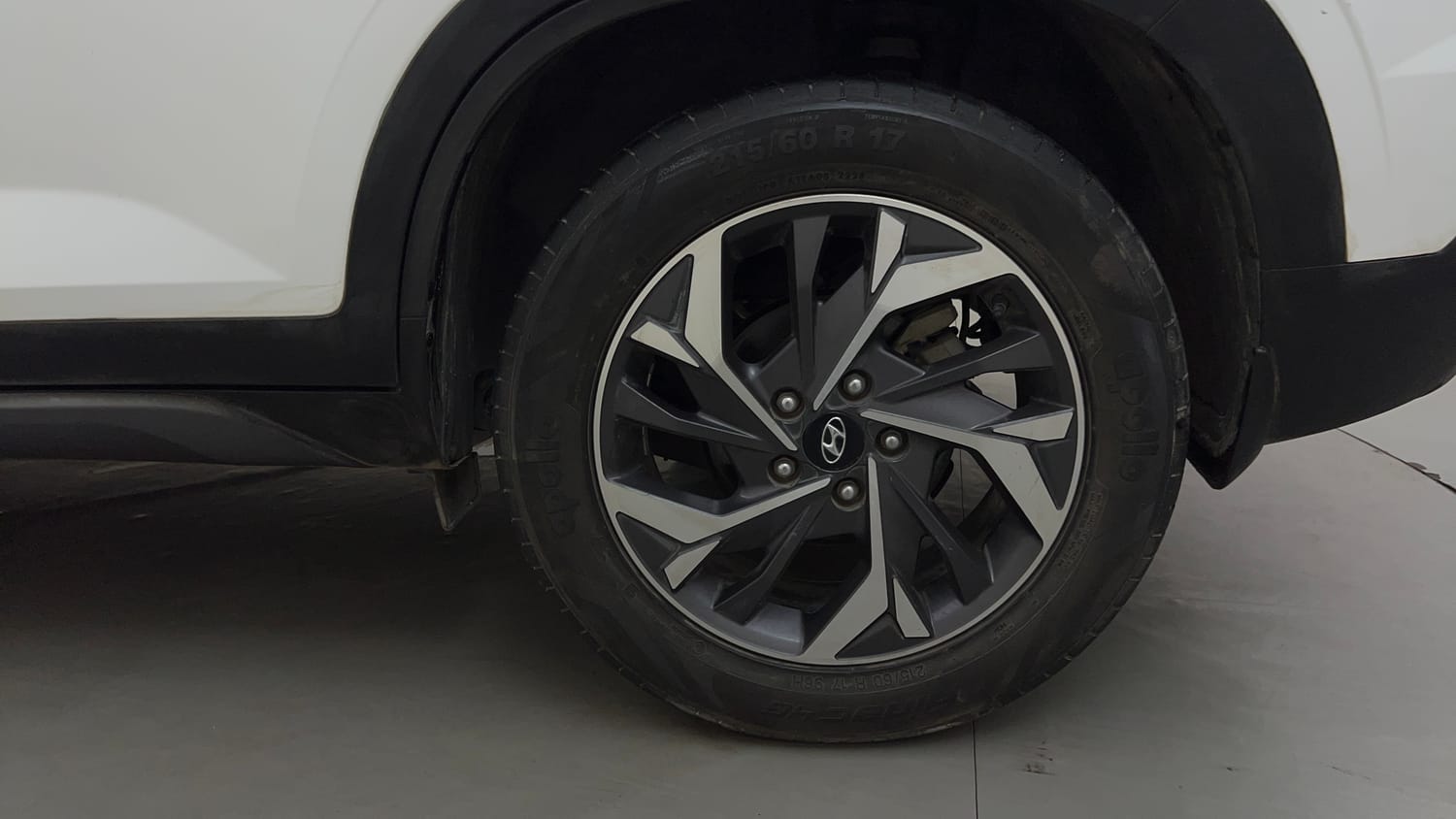 Used 2023 Hyundai Creta SX (O) 1.5 Diesel Automatic Diesel Automatic tyres LEFT REAR TYRE RIM VIEW