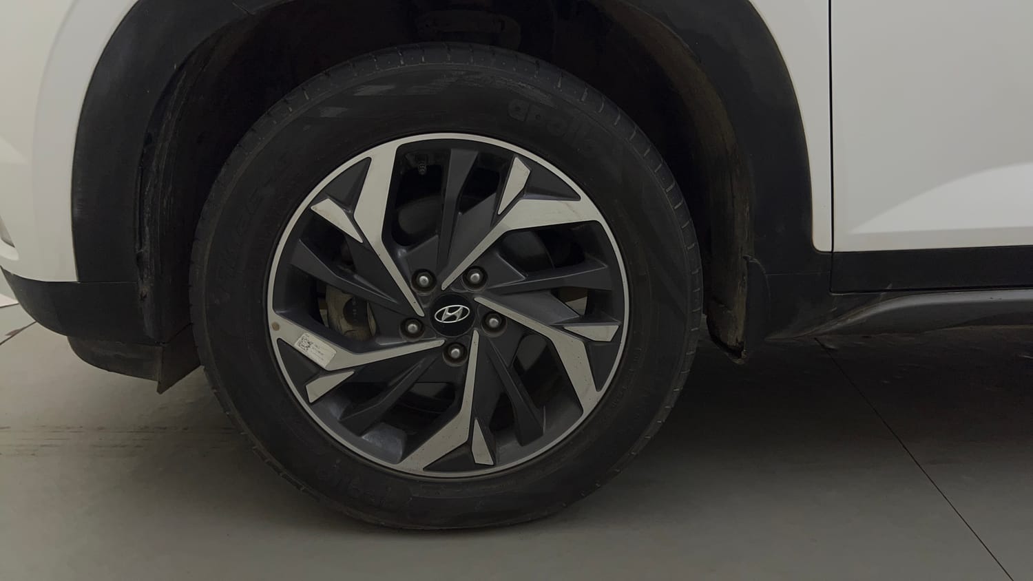Used 2023 Hyundai Creta SX (O) 1.5 Diesel Automatic Diesel Automatic tyres LEFT FRONT TYRE RIM VIEW