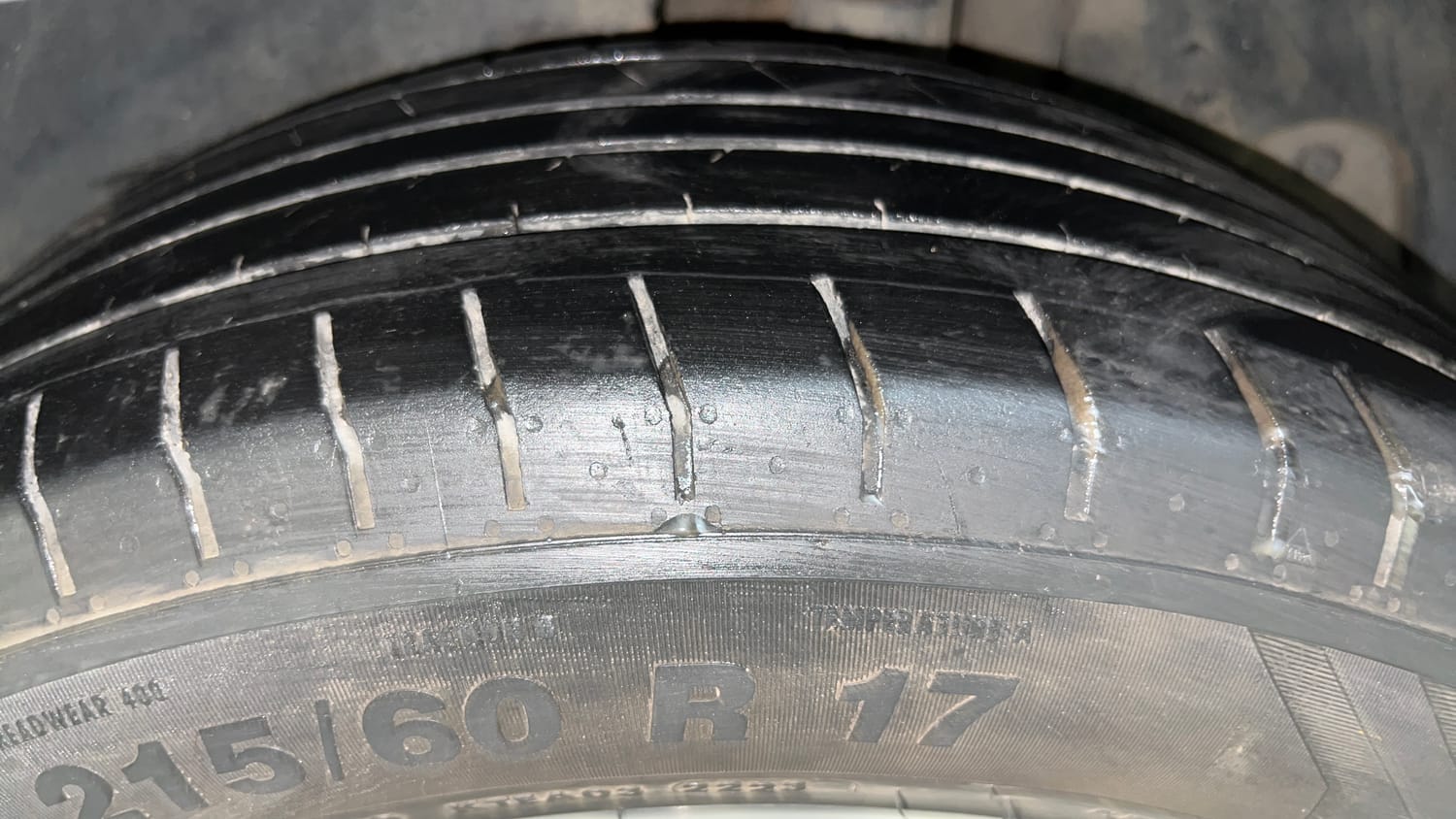 Used 2023 Hyundai Creta SX (O) 1.5 Diesel Automatic Diesel Automatic tyres LEFT REAR TYRE TREAD VIEW