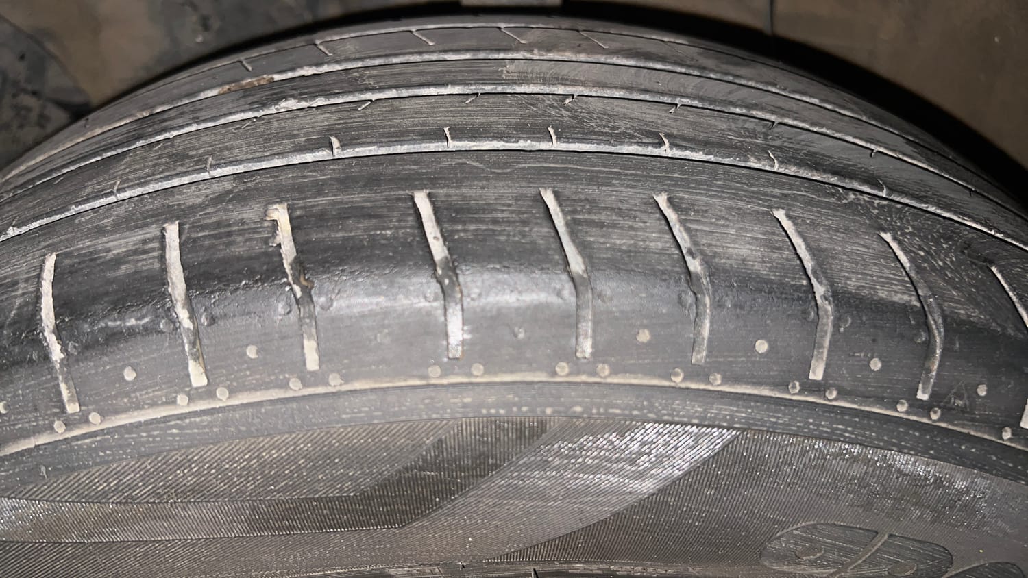 Used 2023 Hyundai Creta SX (O) 1.5 Diesel Automatic Diesel Automatic tyres LEFT FRONT TYRE TREAD VIEW