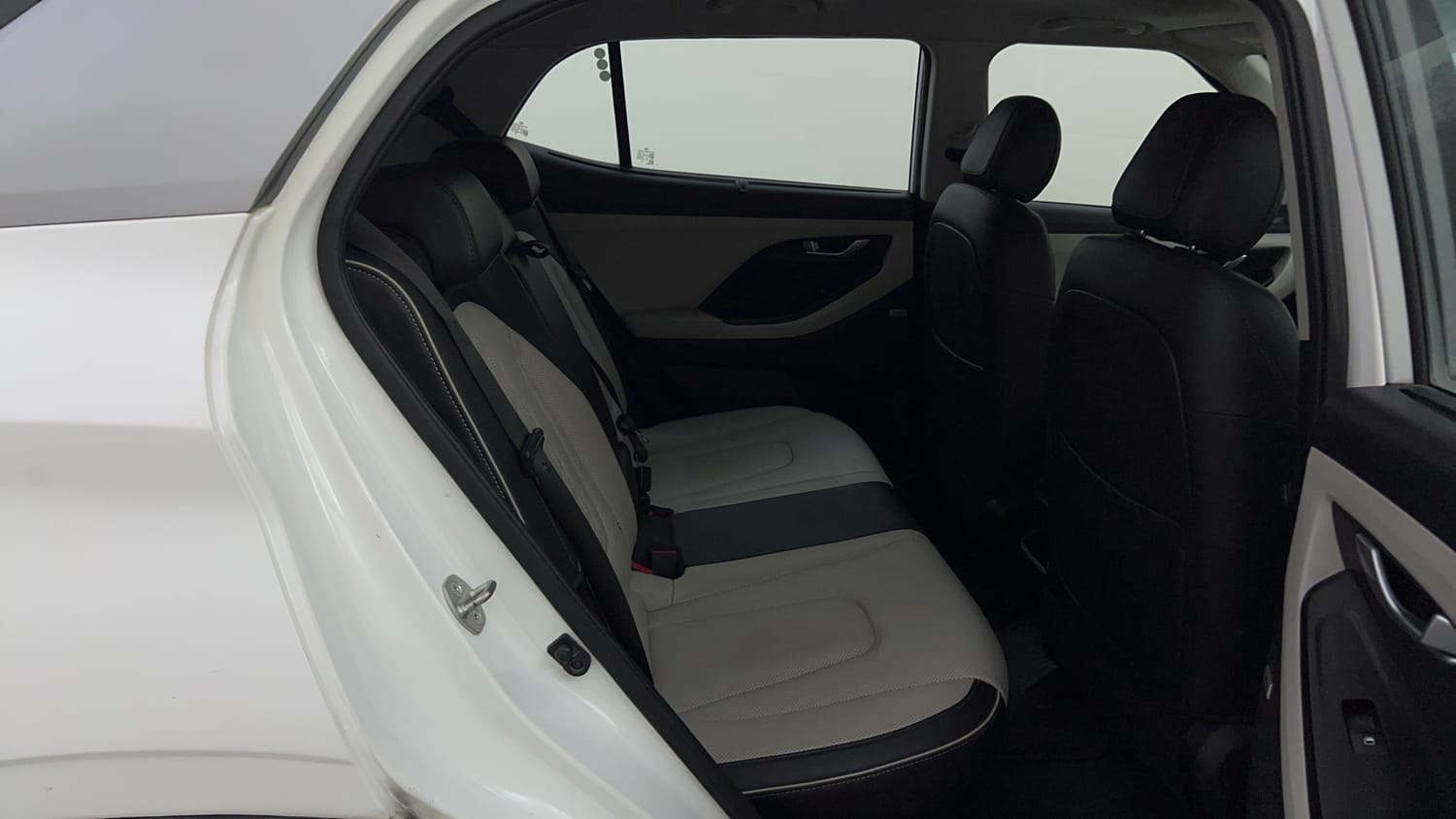 Used 2023 Hyundai Creta SX (O) 1.5 Diesel Automatic Diesel Automatic interior RIGHT SIDE REAR DOOR CABIN VIEW