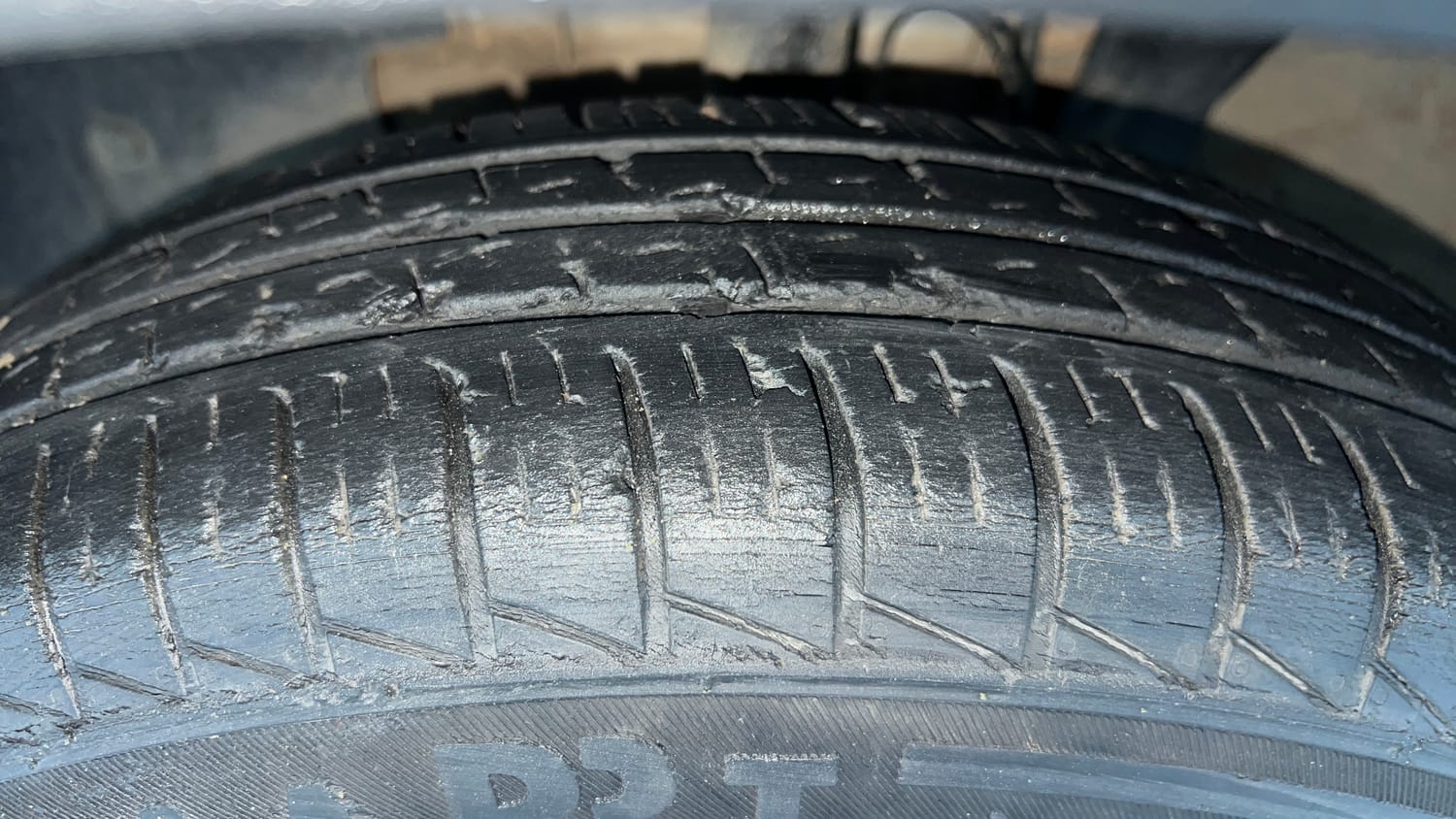 Used 2022 Renault Triber RXT Petrol Manual tyres LEFT FRONT TYRE TREAD VIEW