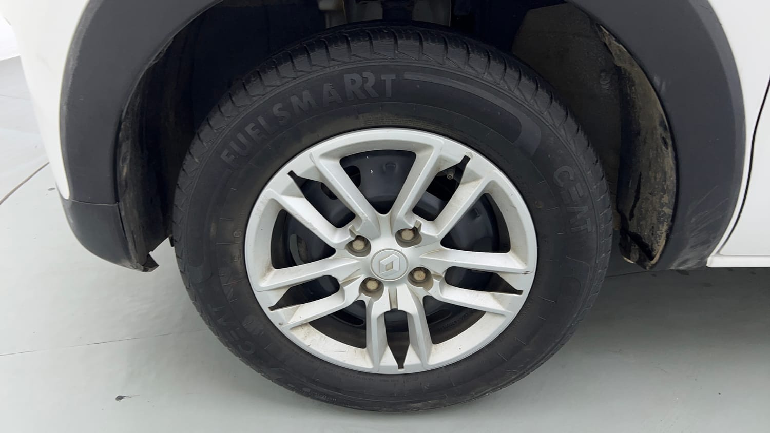 Used 2022 Renault Triber RXT Petrol Manual tyres LEFT FRONT TYRE RIM VIEW