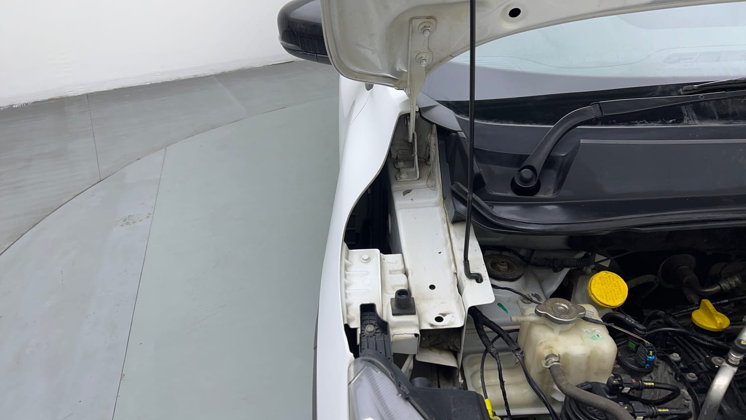 Used 2022 Renault Triber RXT Petrol Manual engine ENGINE RIGHT SIDE HINGE & APRON VIEW