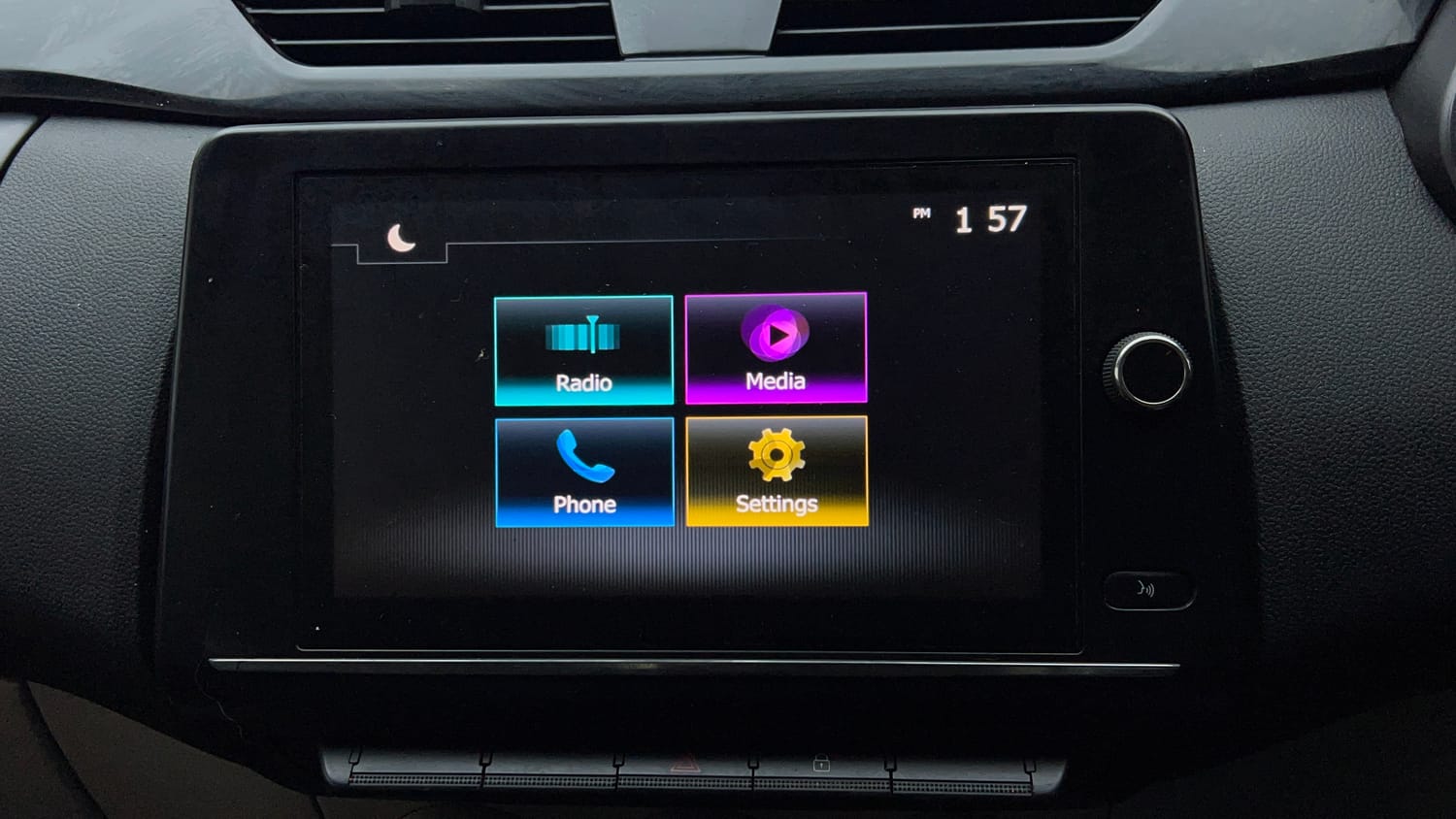 Used 2022 Renault Triber RXT Petrol Manual top_features Integrated (in-dash) music system