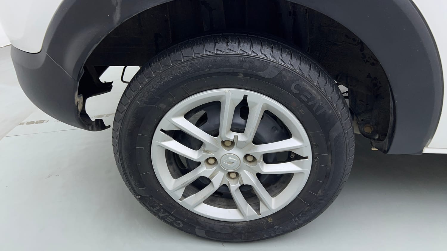 Used 2022 Renault Triber RXT Petrol Manual tyres RIGHT REAR TYRE RIM VIEW