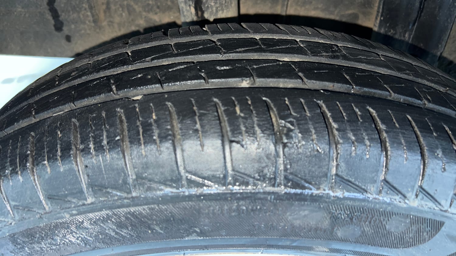 Used 2022 Renault Triber RXT Petrol Manual tyres RIGHT REAR TYRE TREAD VIEW