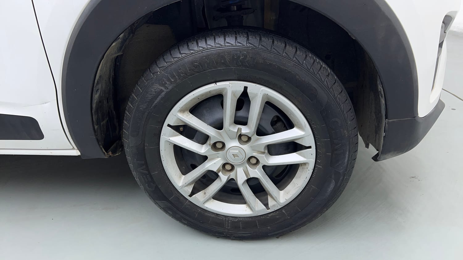 Used 2022 Renault Triber RXT Petrol Manual tyres RIGHT FRONT TYRE RIM VIEW