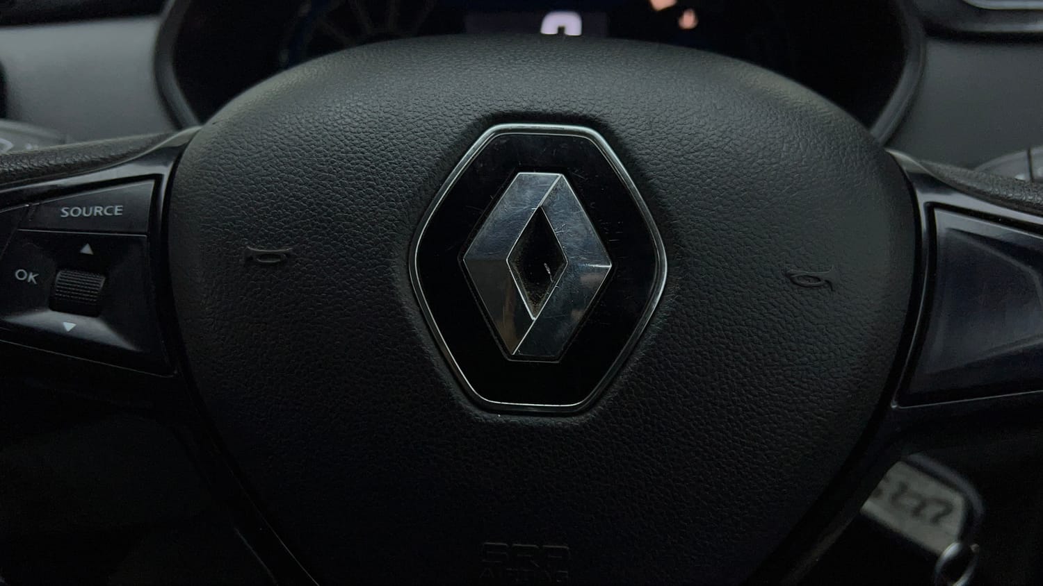Used 2022 Renault Triber RXT Petrol Manual top_features Airbags