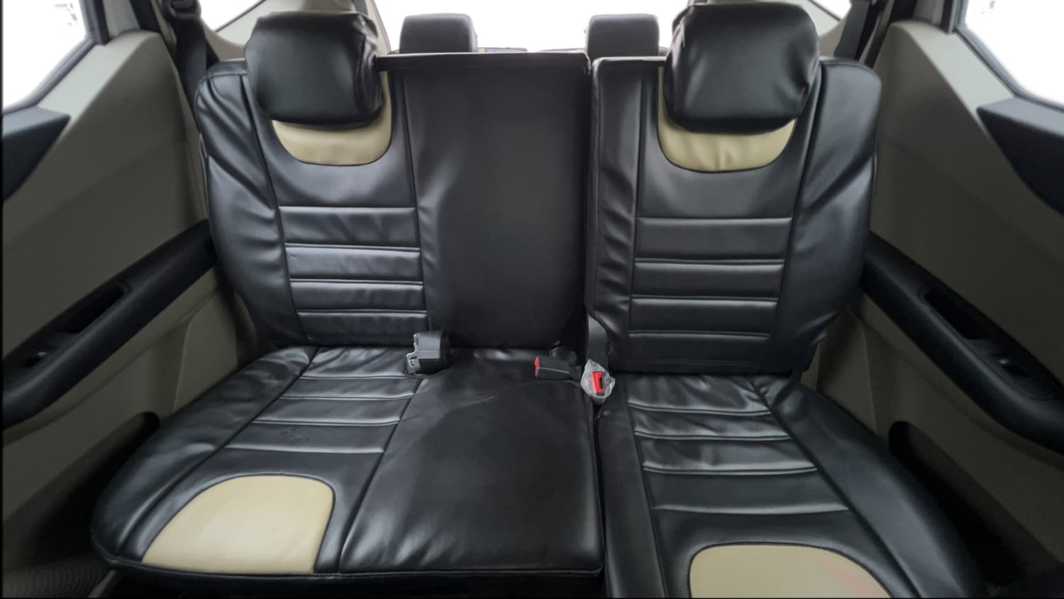 Used 2022 Renault Triber RXT Petrol Manual interior REAR SEAT CONDITION VIEW