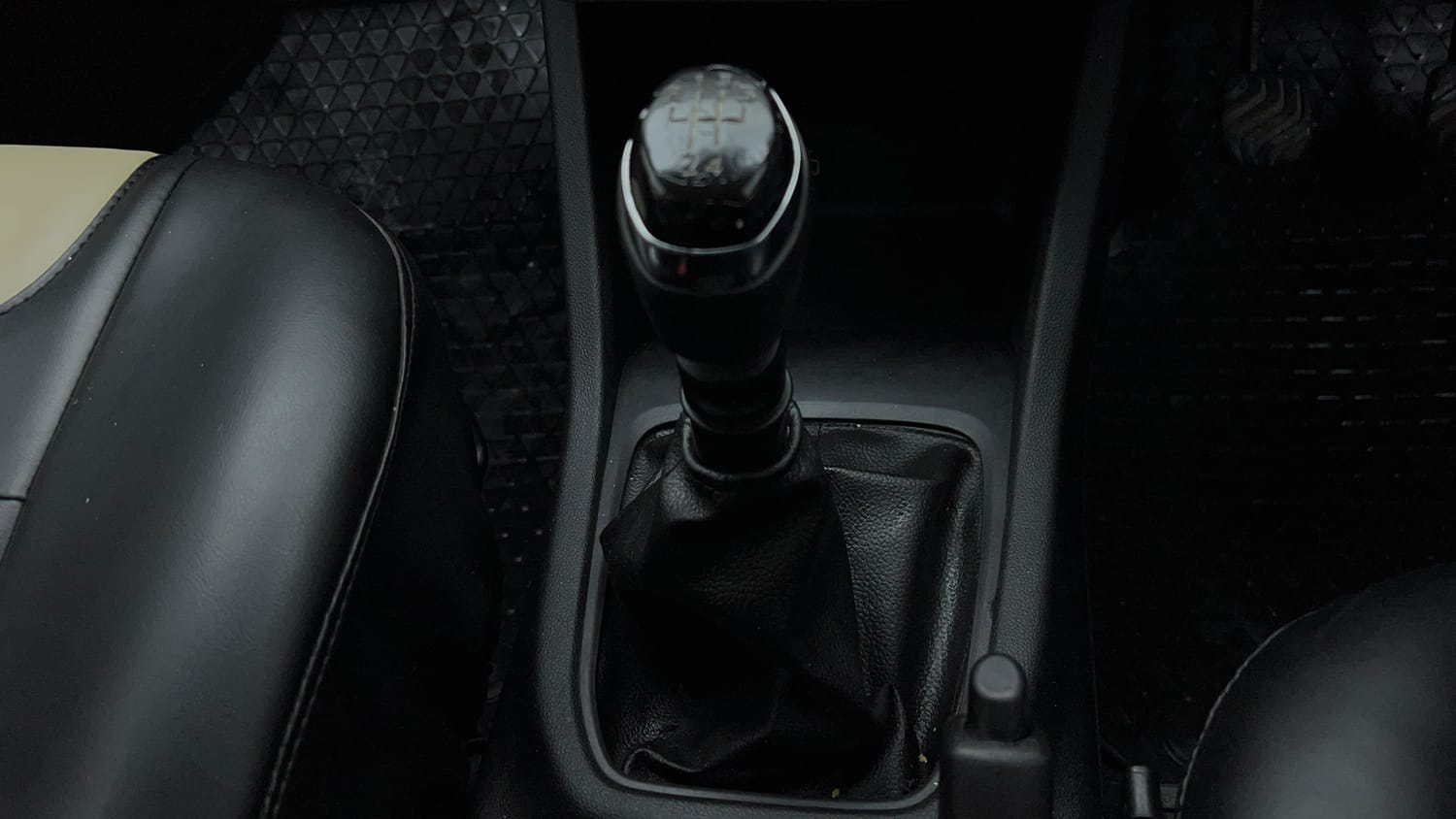 Used 2022 Renault Triber RXT Petrol Manual interior GEAR  KNOB VIEW