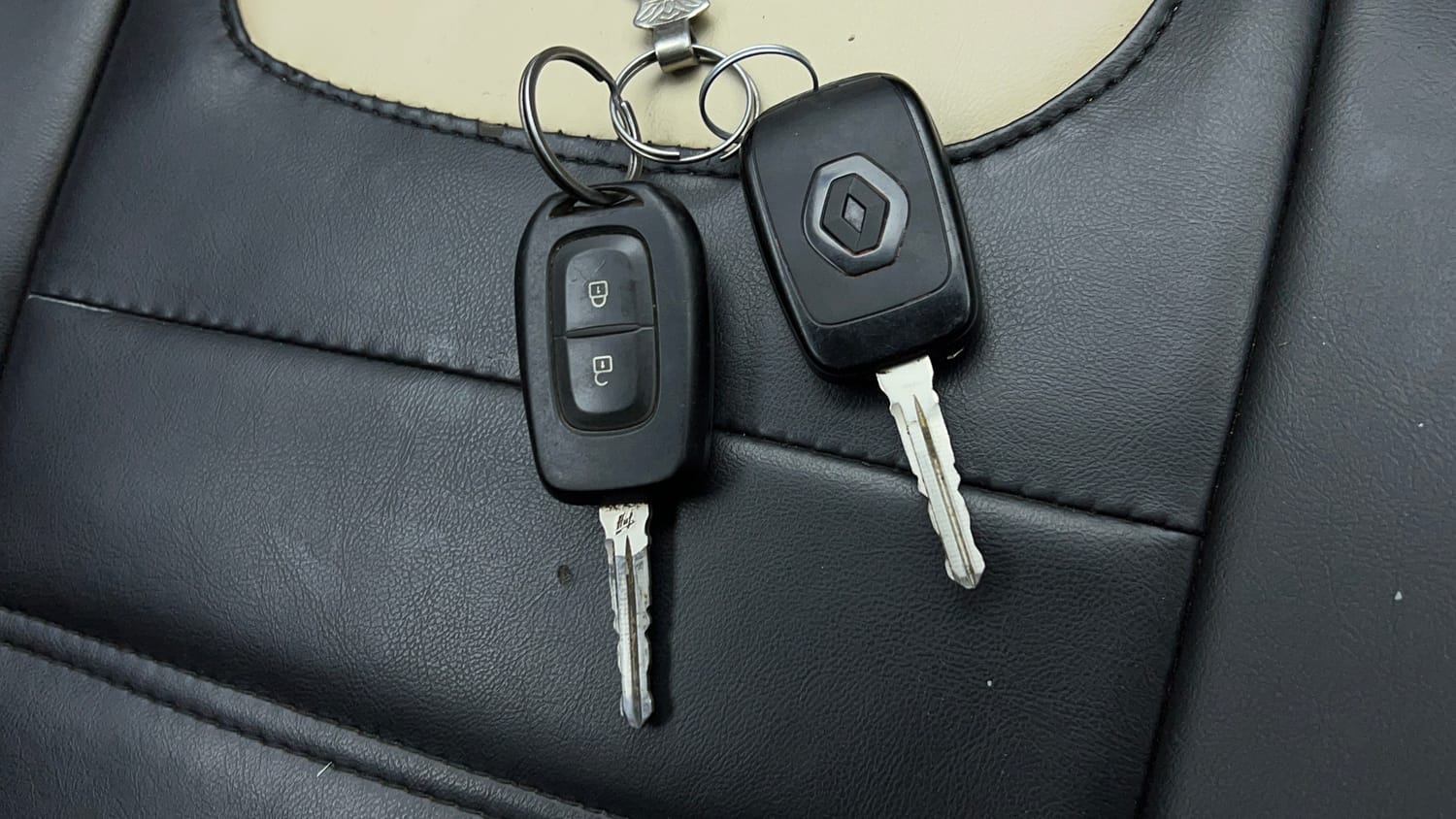 Used 2022 Renault Triber RXT Petrol Manual extra CAR KEY VIEW