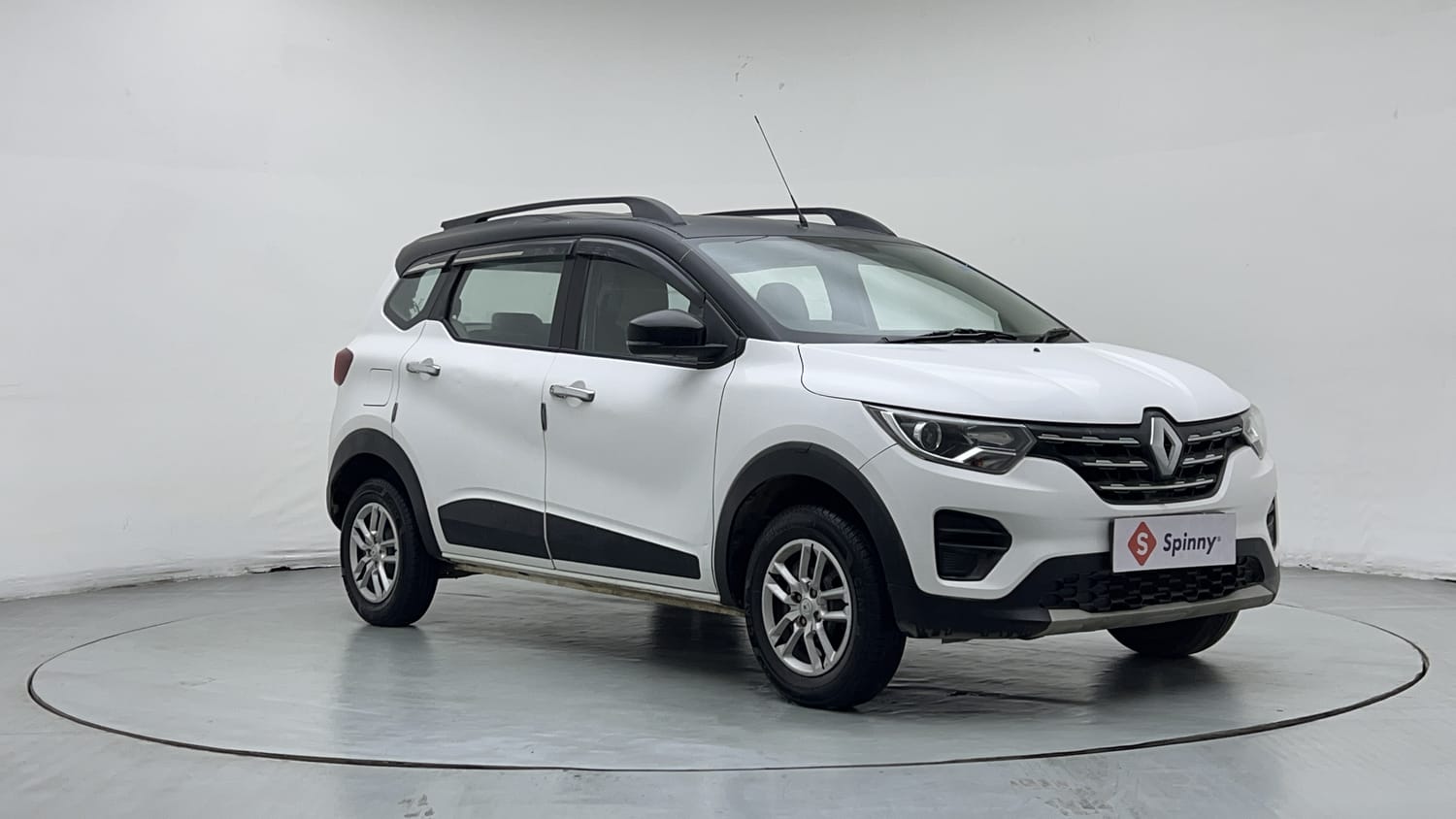 Used 2022 Renault Triber RXT Petrol Manual exterior RIGHT FRONT CORNER VIEW